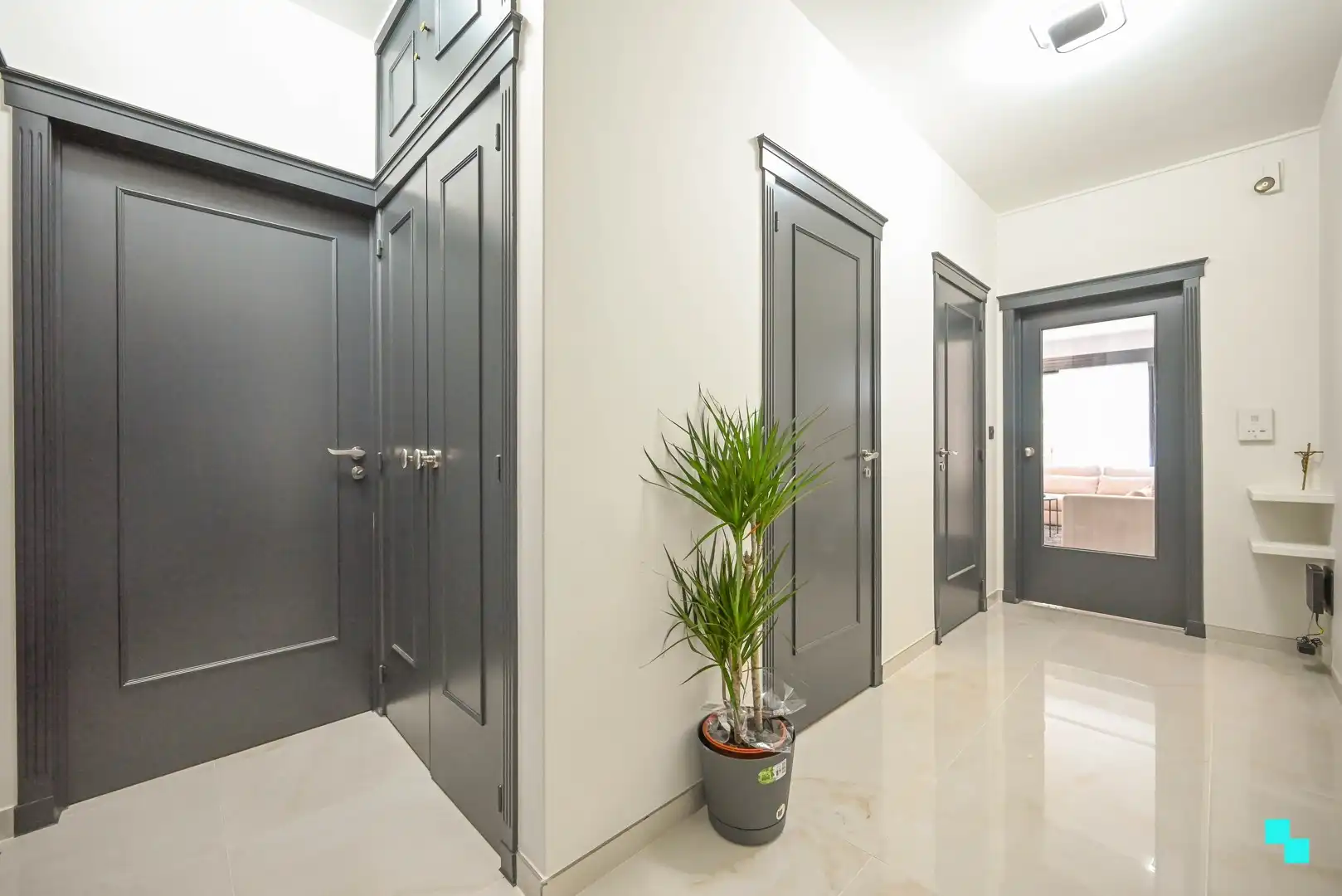 Gerenoveerd appartement in Deerlijk met garage foto 2