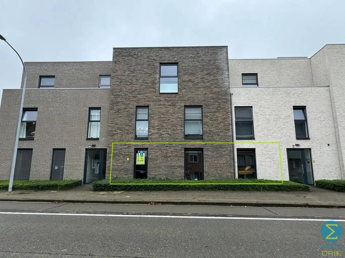 Prachtig gelijkvloers appartement met 3 slaapkamers foto {{pictureIndex}}
