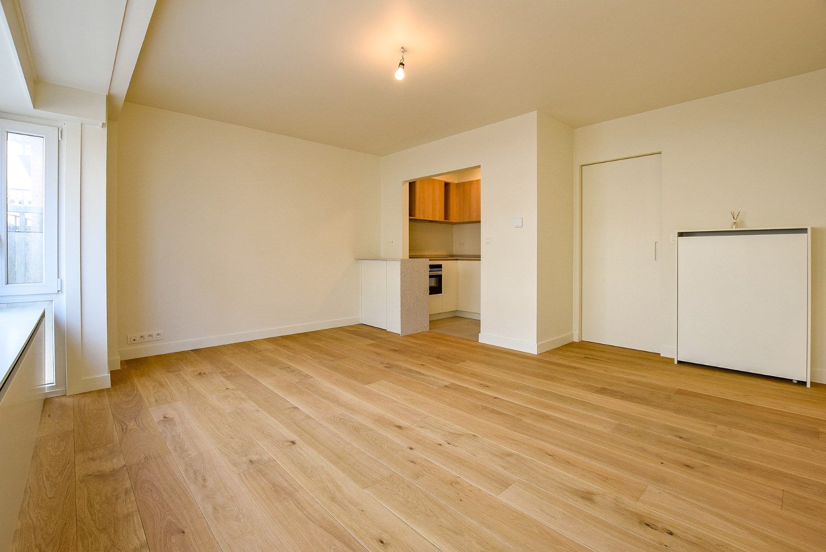 Kwalitatief gerenoveerd 2-slaapkamerappartment met zijdelings zeezicht en terras te Oostduinkerke-Bad foto 2