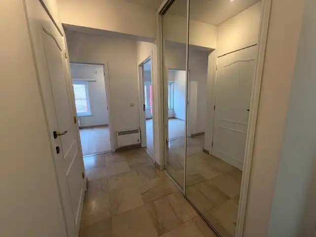 Ruim appartement met 2 slaapkamers en garage foto 2