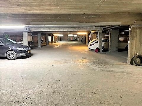 2 Autostaanplaatsen in overdekte garage aan Station Nekkerspoel foto 1