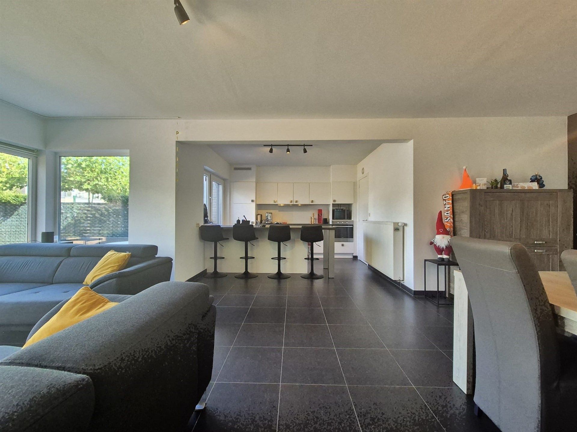 Bijzonder interessant gelegen recente woning met tuin en garage. foto 8