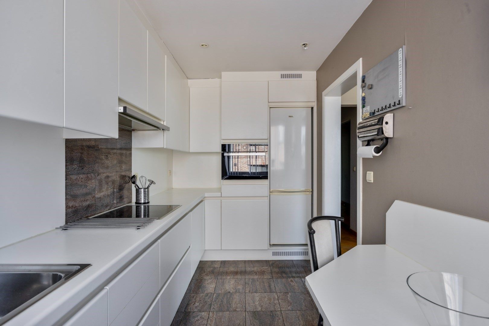 Ruim appartement met groot zonneterras in Tongeren - centrale ligging en open uitzicht foto 12