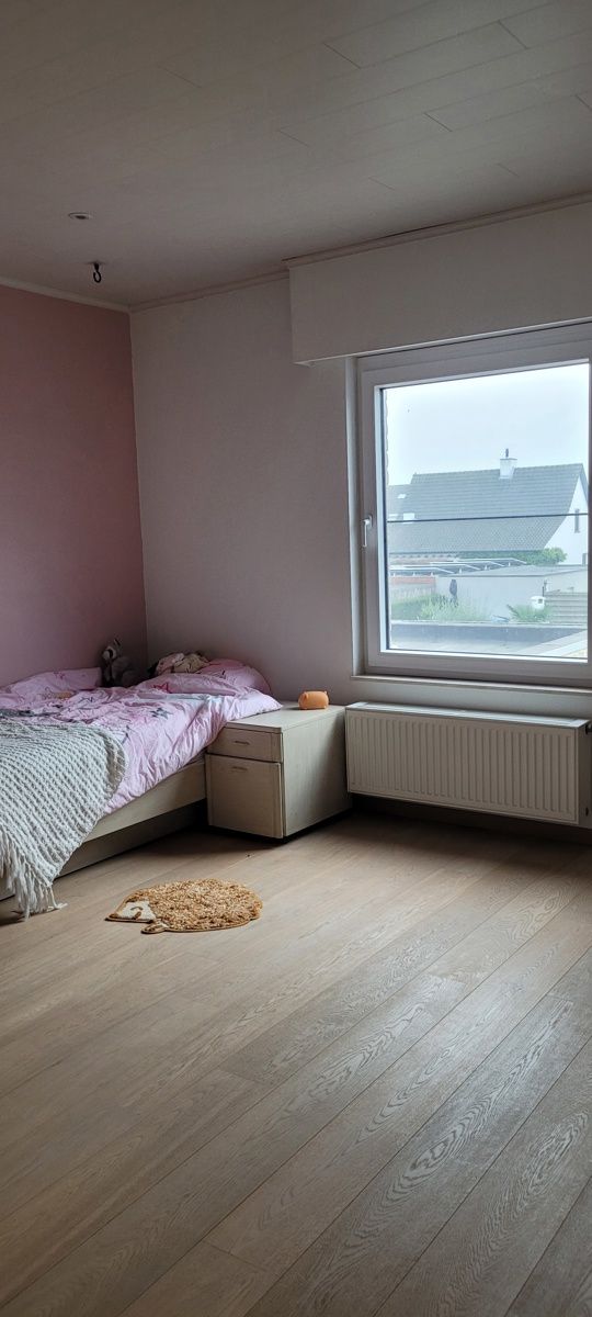 Modern energiezuinige halfopen huis met 4 slaapkamers, voor- en achtertuin in een kindvriendelijke buurt, biedt de perfecte combinatie van rust, veiligheid en kortbij het centrum foto 27