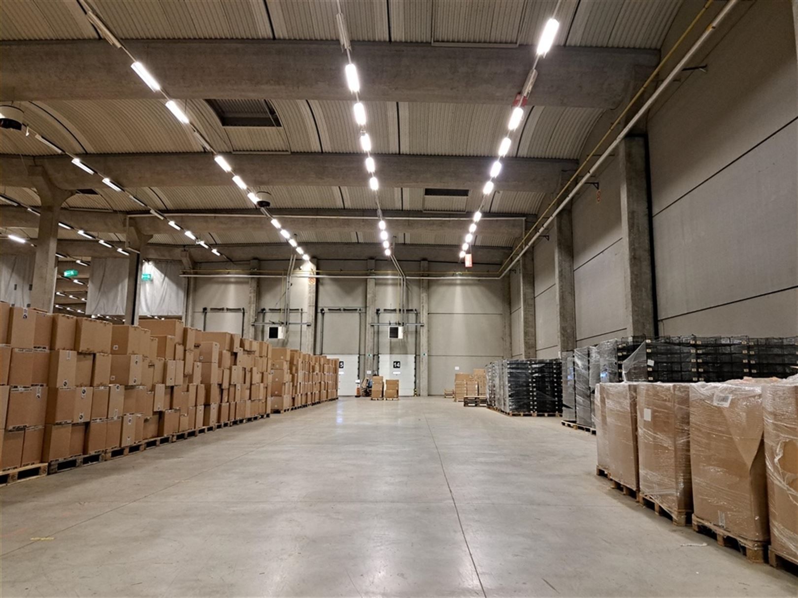 Logistieke units met laadkades en mogelijkheid tot dienstverlening foto 5