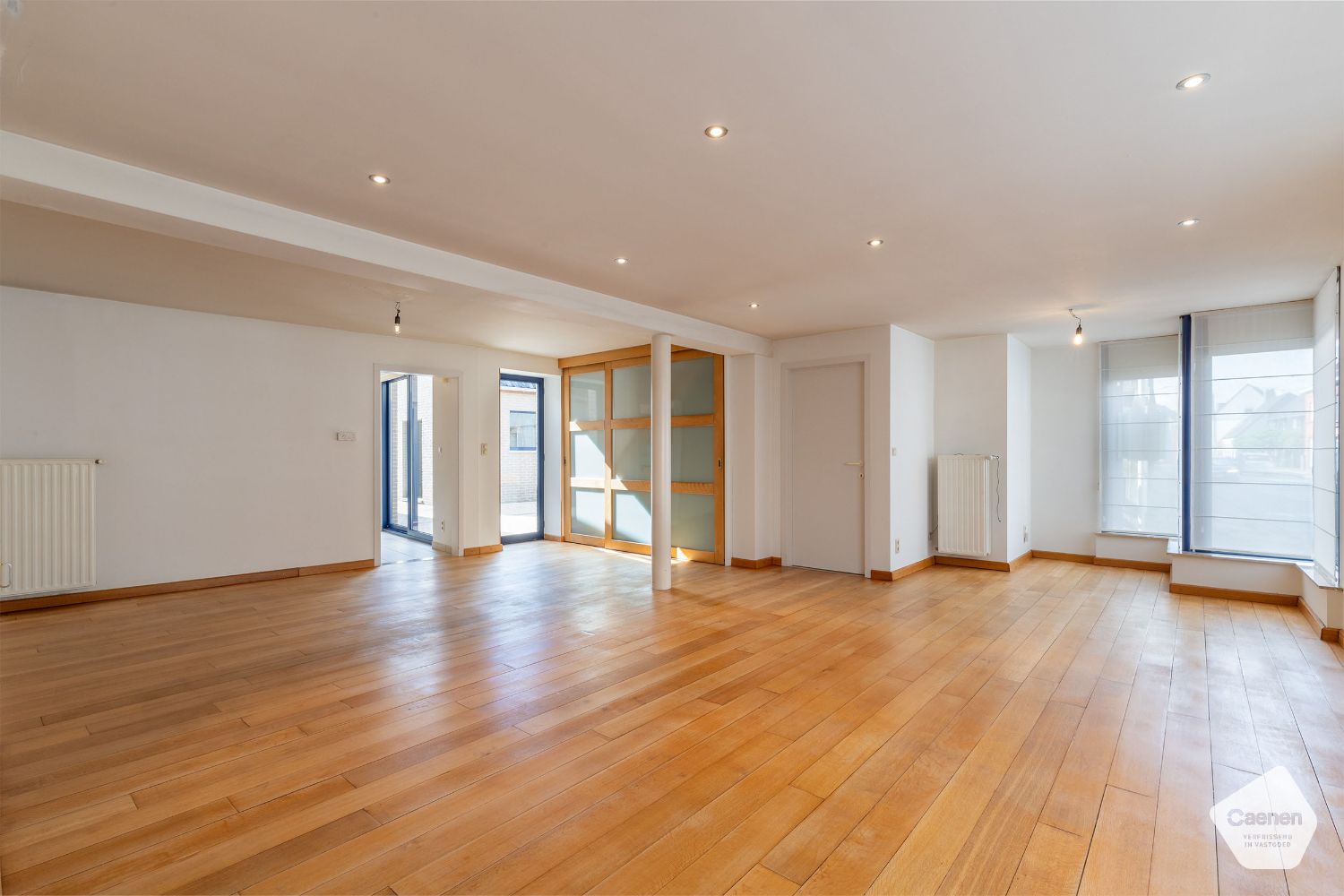 MOOIE VEELZIJDIGE & RUIME HALF-OPEN WONING in het centrum van Ruddervoorde met GARAGE foto 2