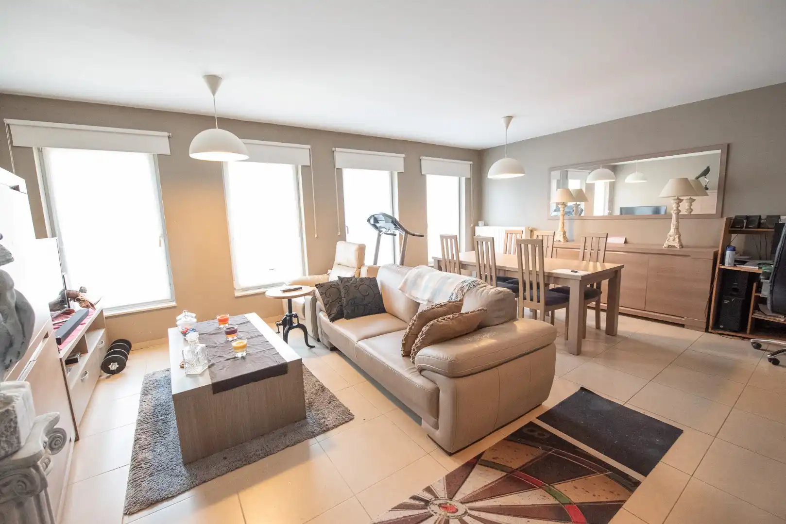 Gelijkvloers appartement TE HUUR op een centrale ligging! foto 2