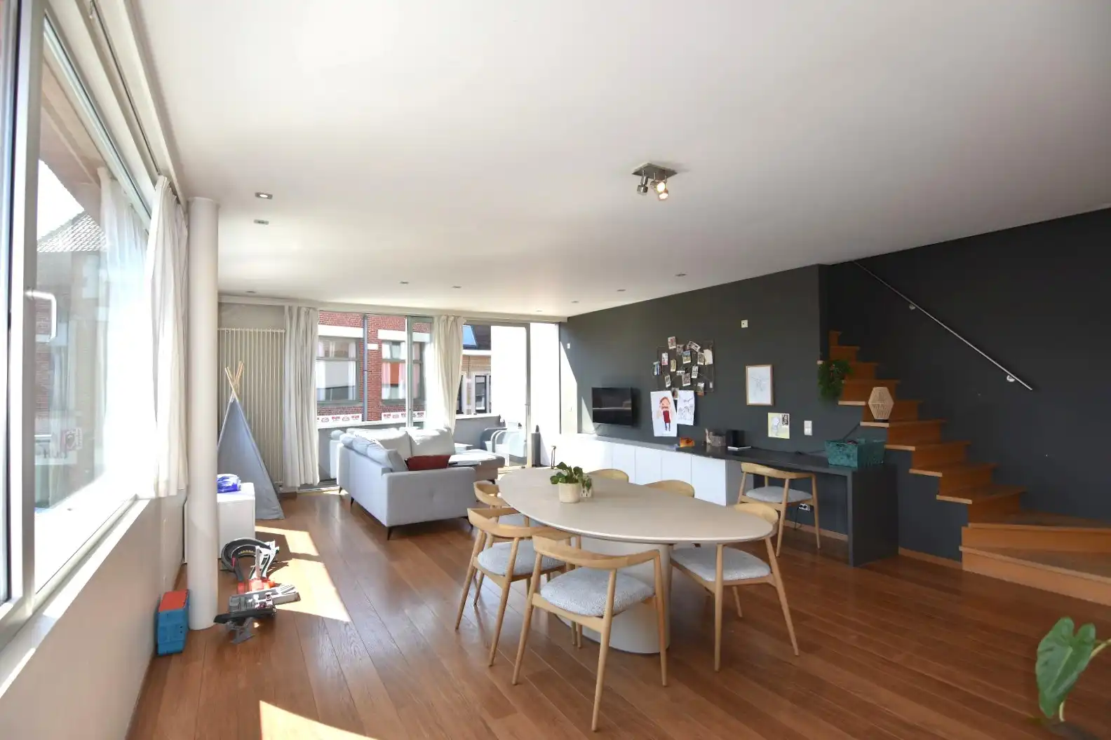 Ruim duplex appartement in hartje Rumbeke foto {{pictureIndex}}