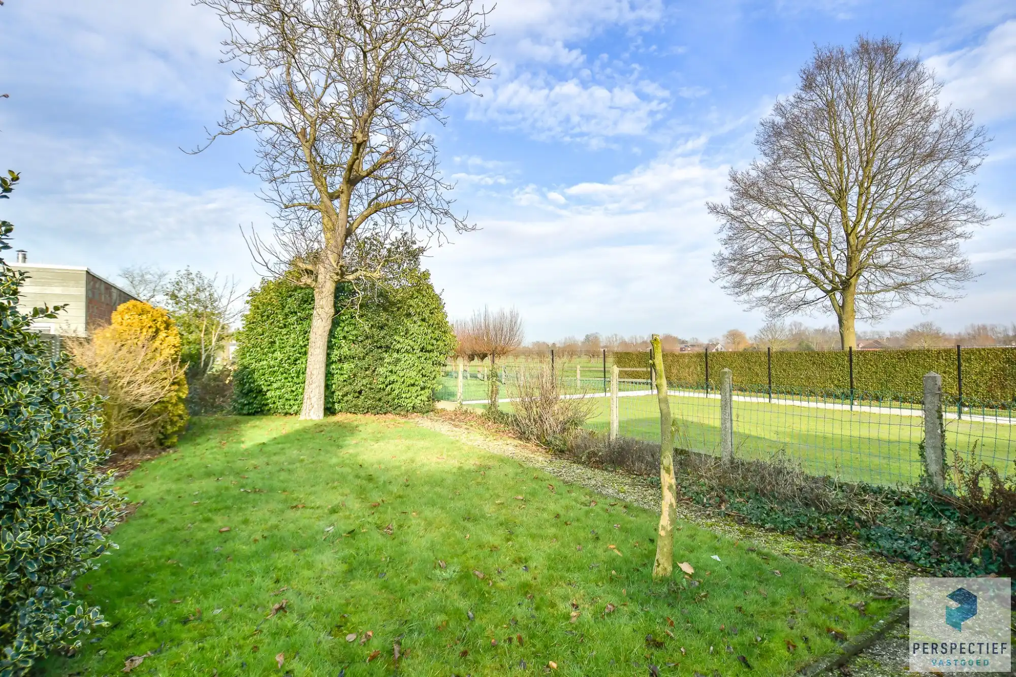 Centraal gelegen ruime woning met 3 slaapkamers - garage en grote tuin foto 2
