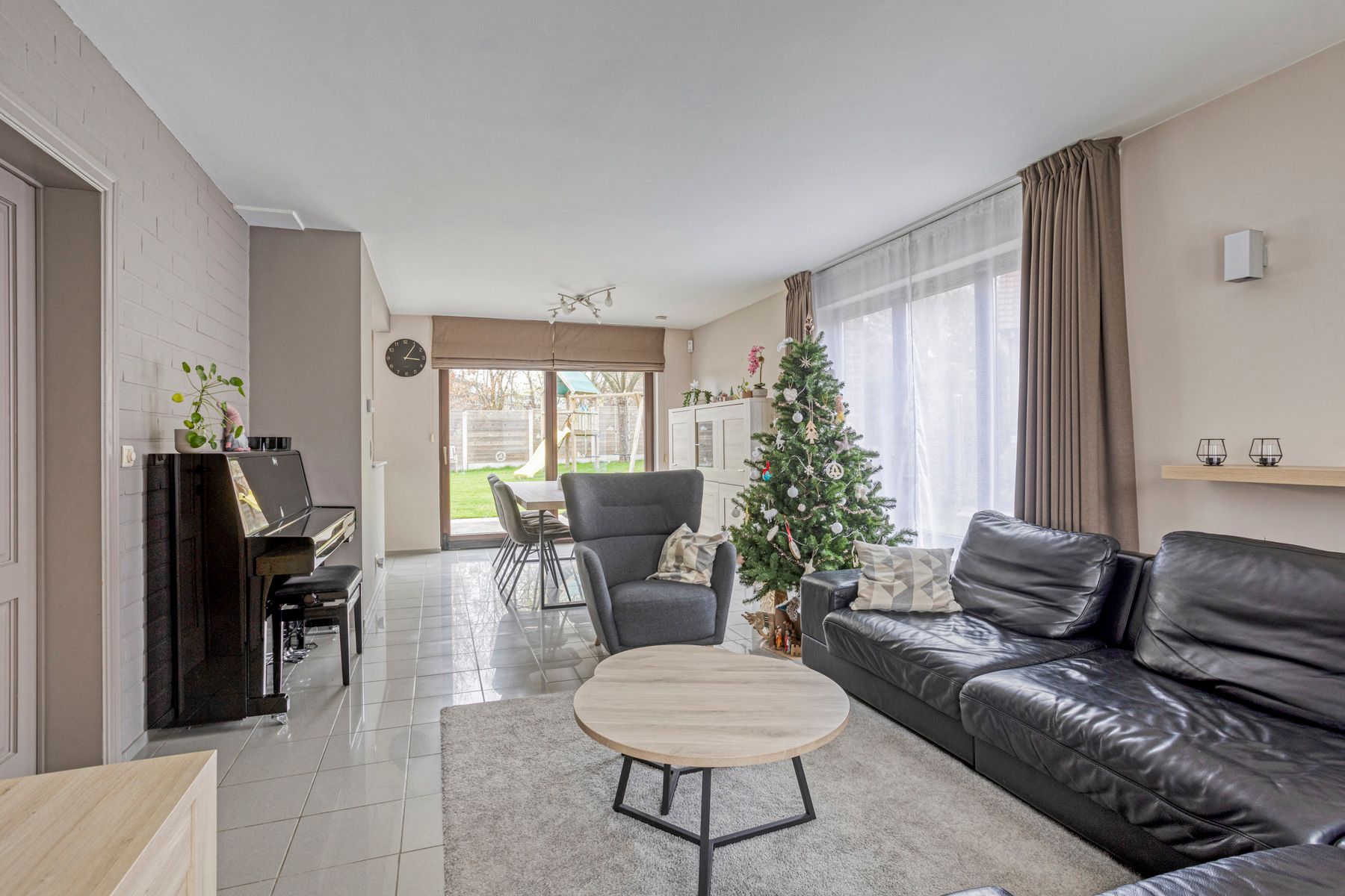 Leemans Immobiliën presenteert u deze rustig gelegen, volledig instapklare woning in het hart van Liedekerke.  foto 7