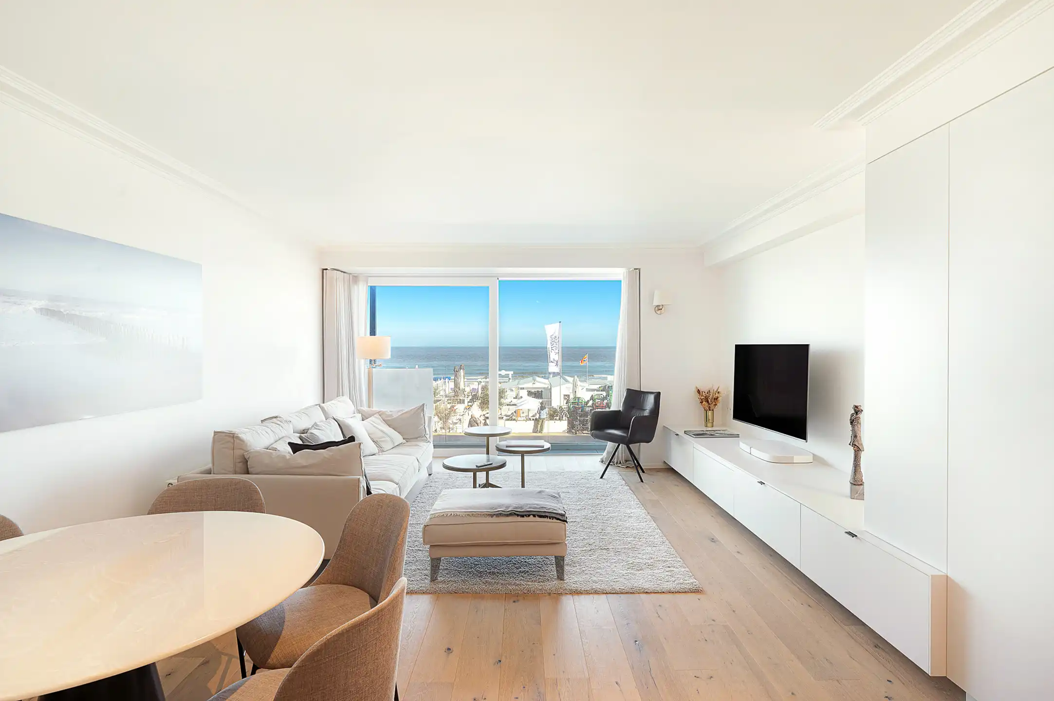 Stijlvol gerenoveerd appartement met frontaal zeezicht   foto {{pictureIndex}}