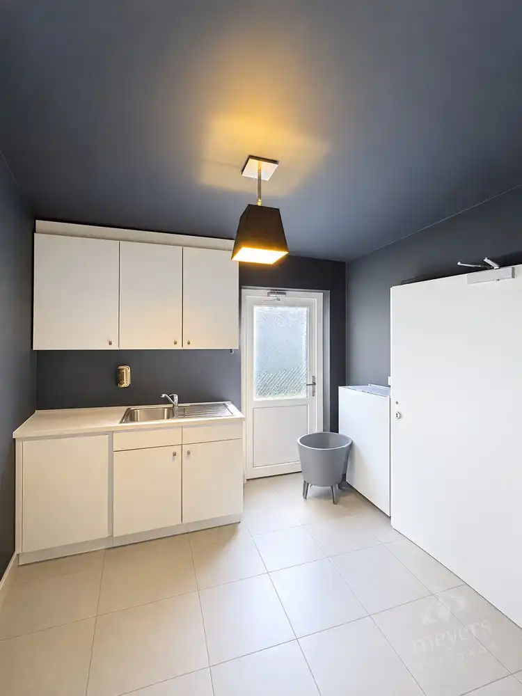 Veelzijdig handelspand met bovenliggend appartement en afzonderlijke tuinen in Heusden-Zolder foto 9