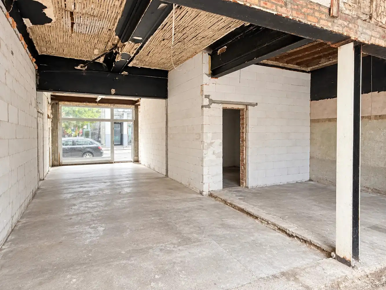 Casco Handelsgelijkvloers Te Huur op toplocatie in centrum Lier foto 3