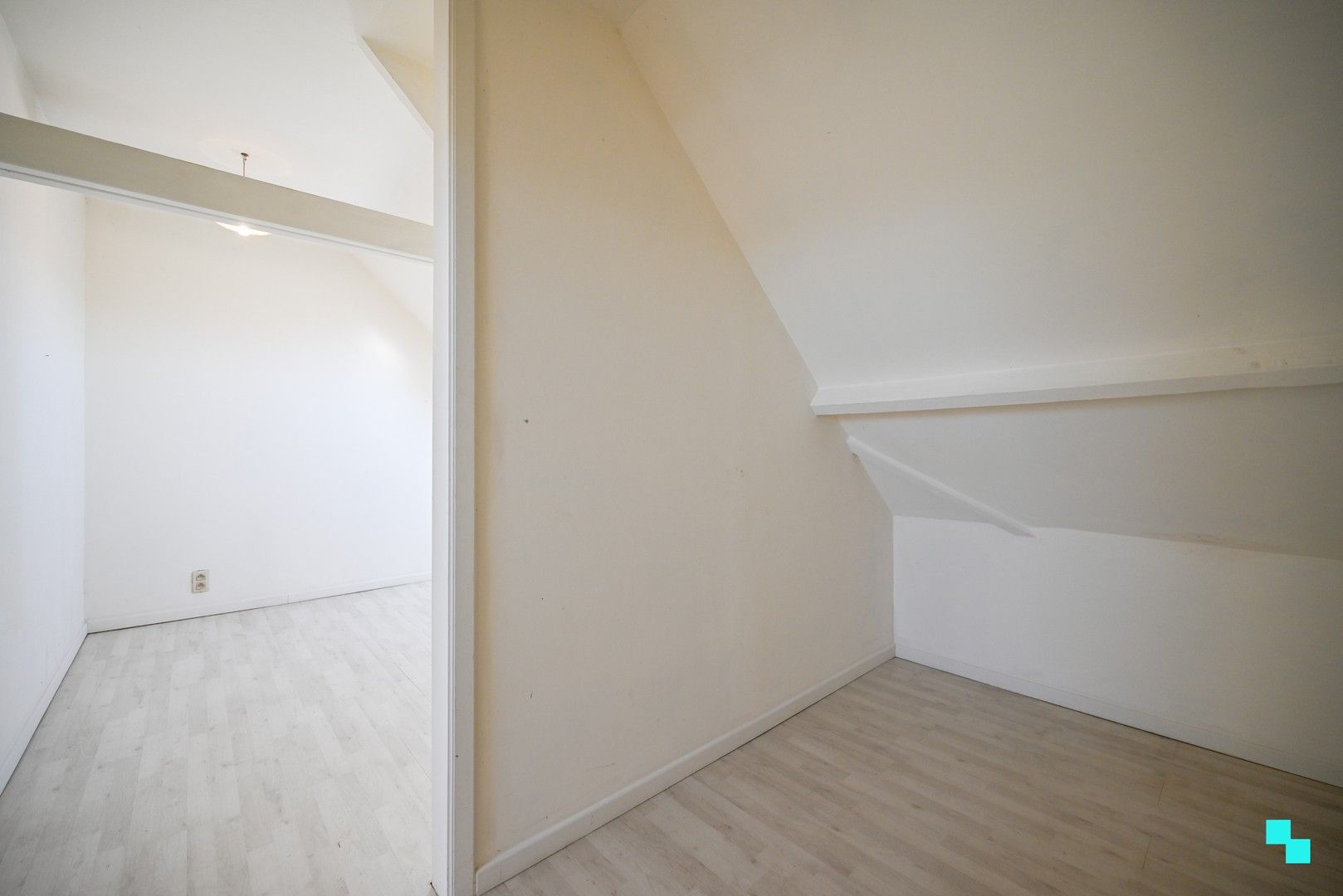 Op te frissen eengezinswoning met uitweg achteraan foto 29