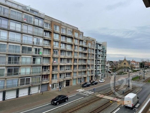 Prachtig hoekappartement met twee slaapkamers op de derde verdieping, vlakbij de winkelstraat en het strand. foto 14