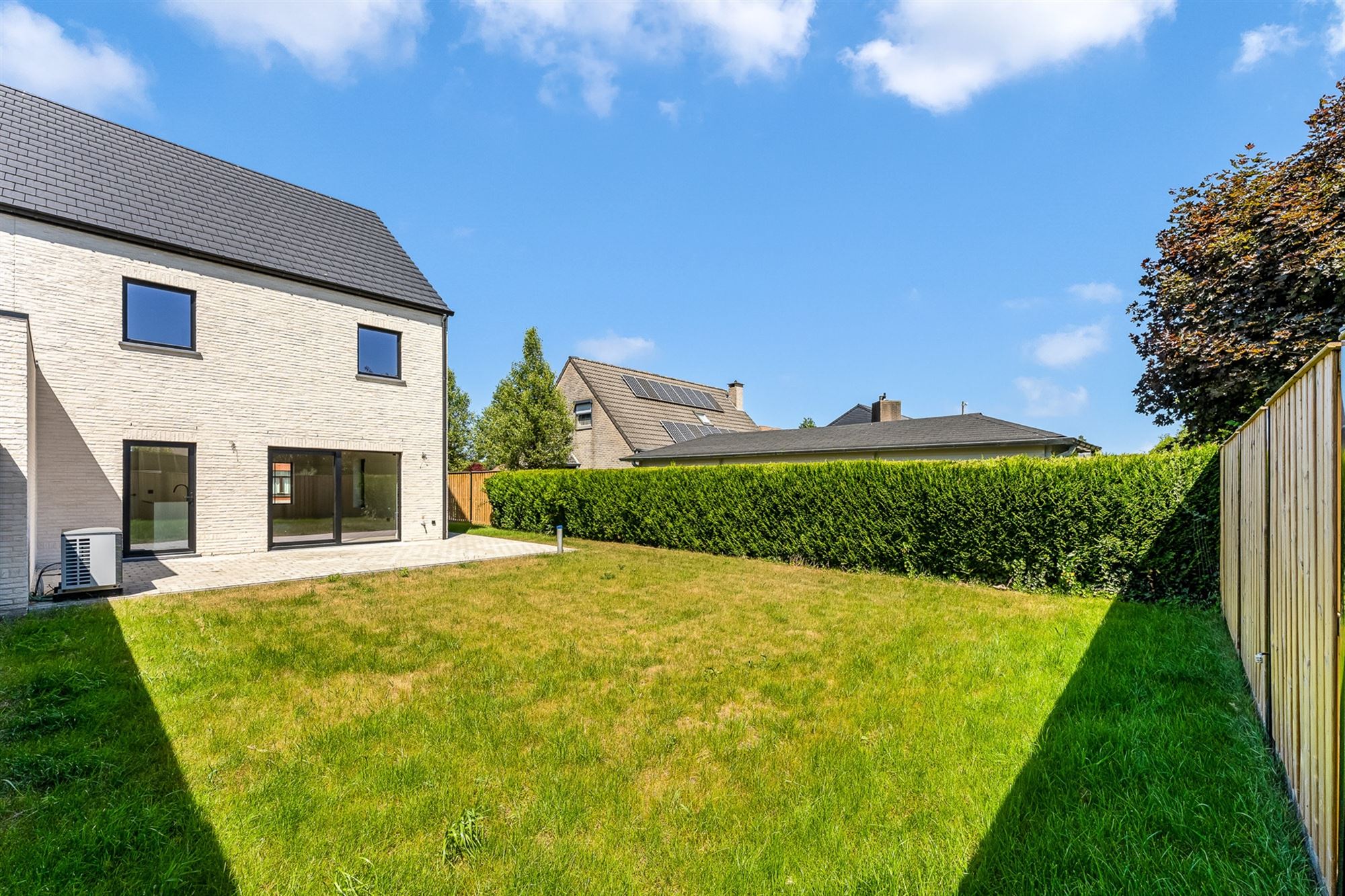 PRACHTIG AFGEWERKTE NIEUWBOUWWONING (195m²)  MET 3 SLAAPKAMERS + ZOLDER EN AFGEWERKTE TUIN TE BERINGEN foto 18