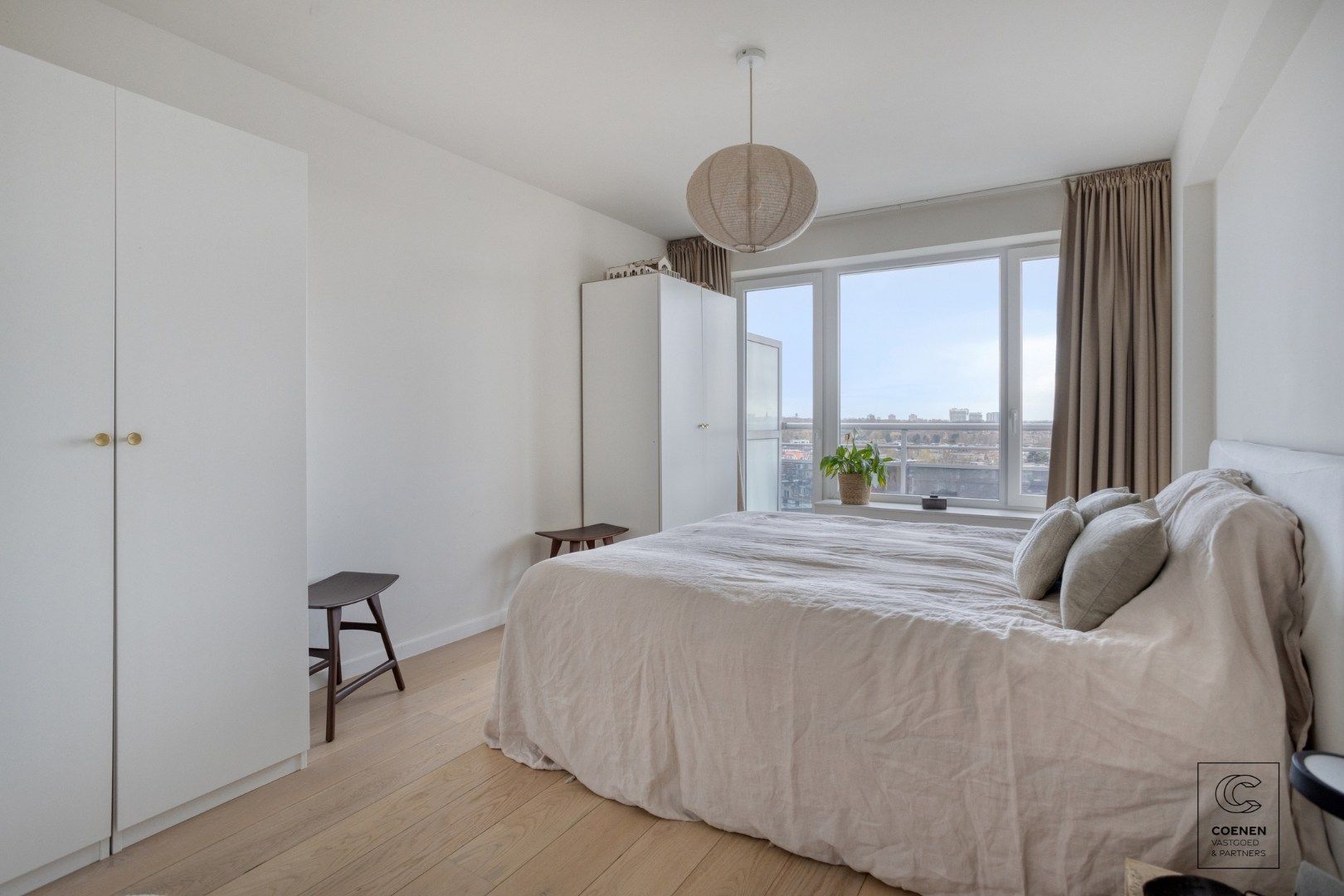 Stijlvol gerenoveerd appartement met 2 slaapkamers & zonnig terras op toplocatie te Berchem foto 13