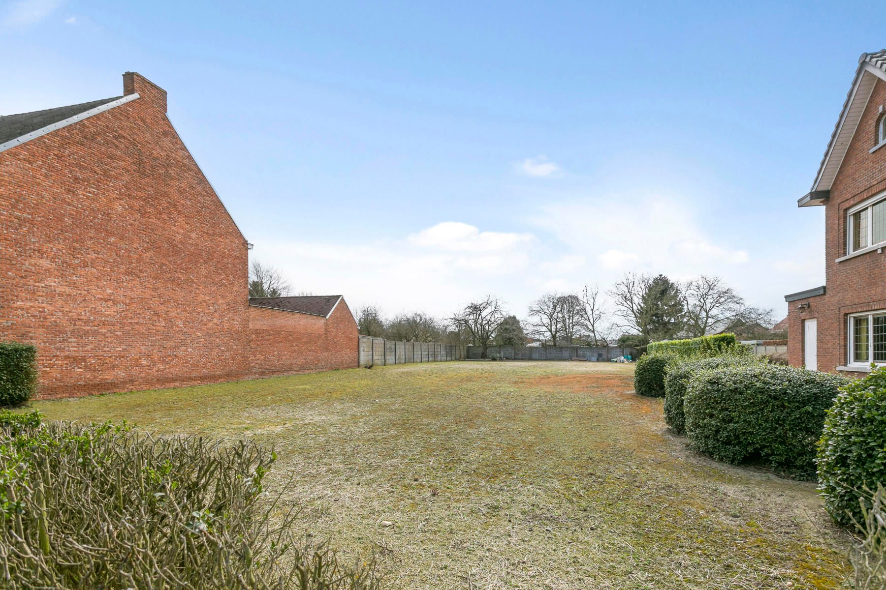 Centraal gelegen bouwgrond met zuidelijke oriëntering foto 2