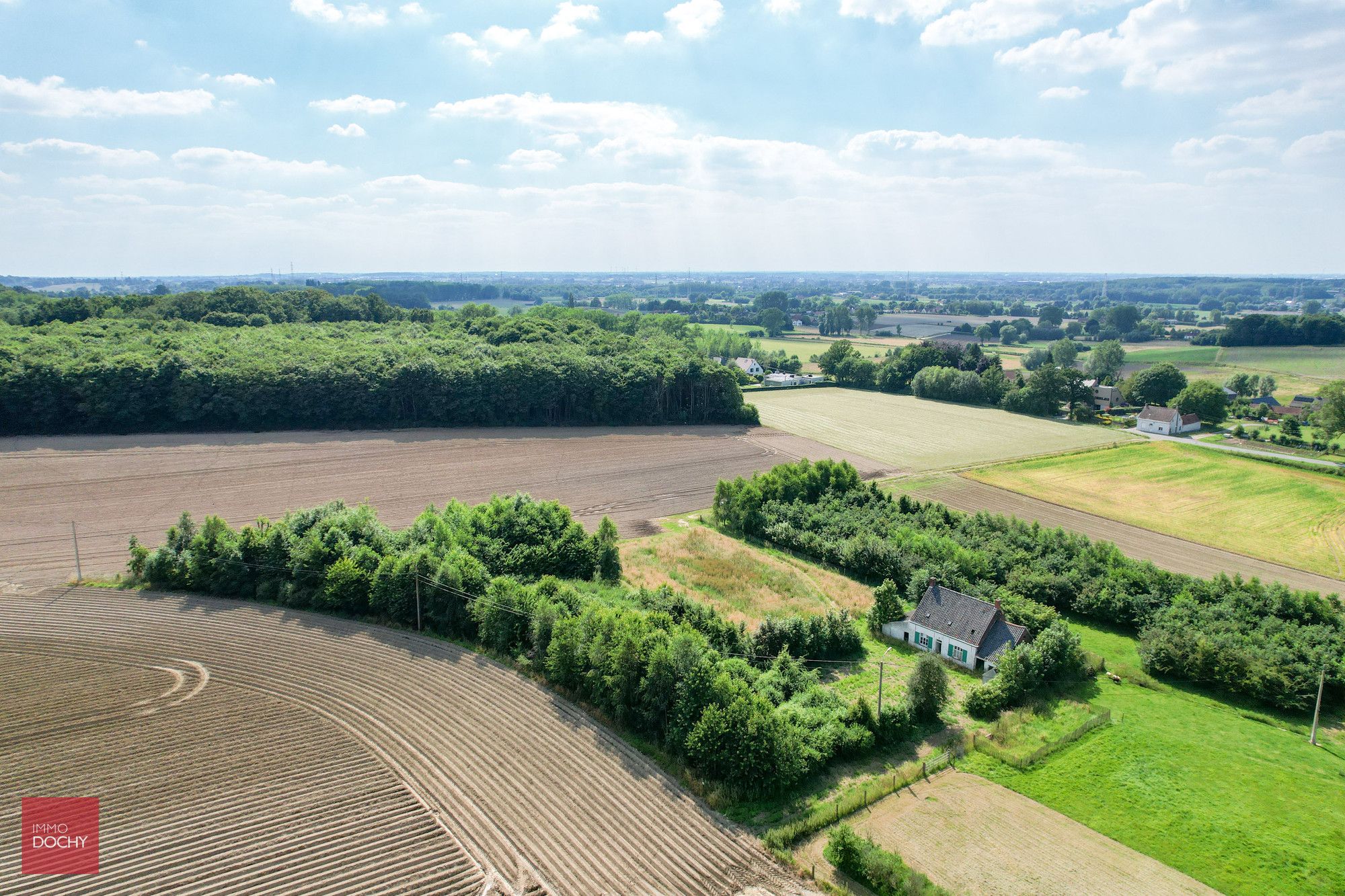 Uniek gelegen oude woning foto 1