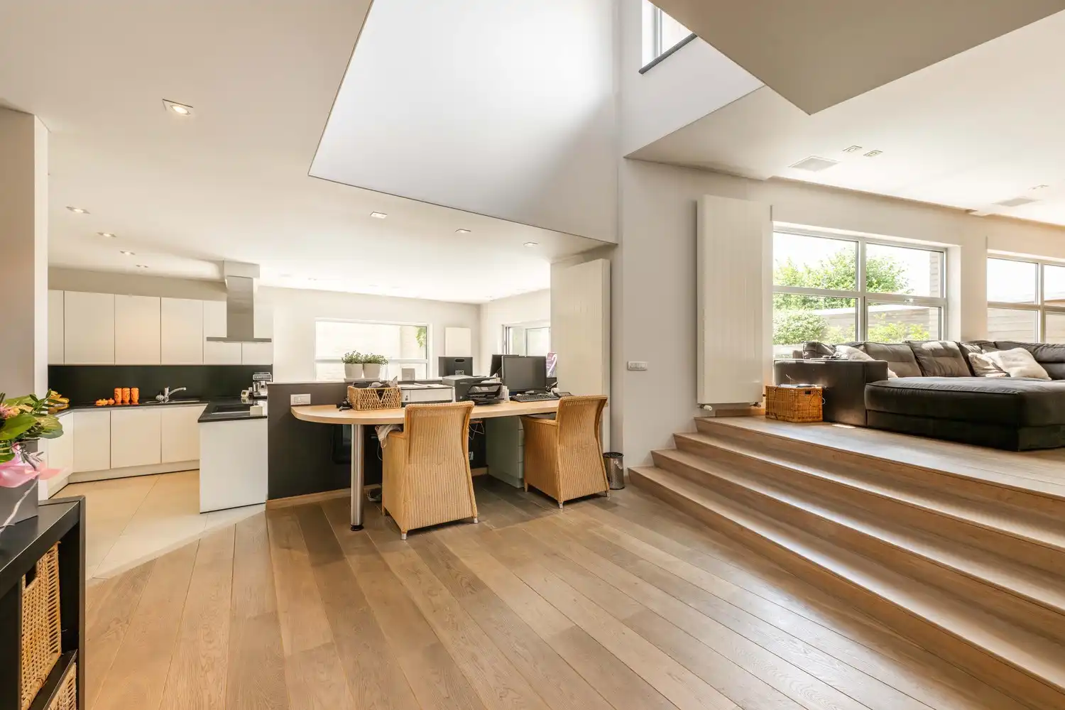 Ruime woning met praktijkruimte te Ruiselede. foto 4