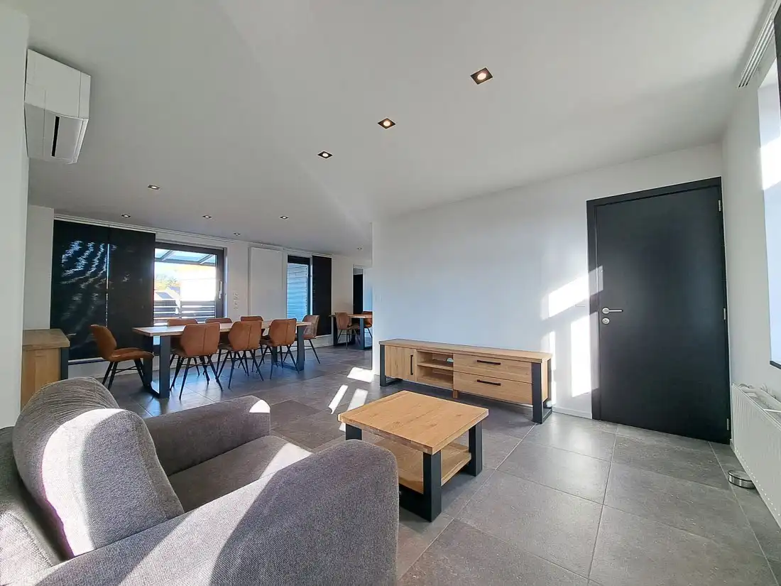 Instapklaar ruim duplex appartement te Rekem foto 2