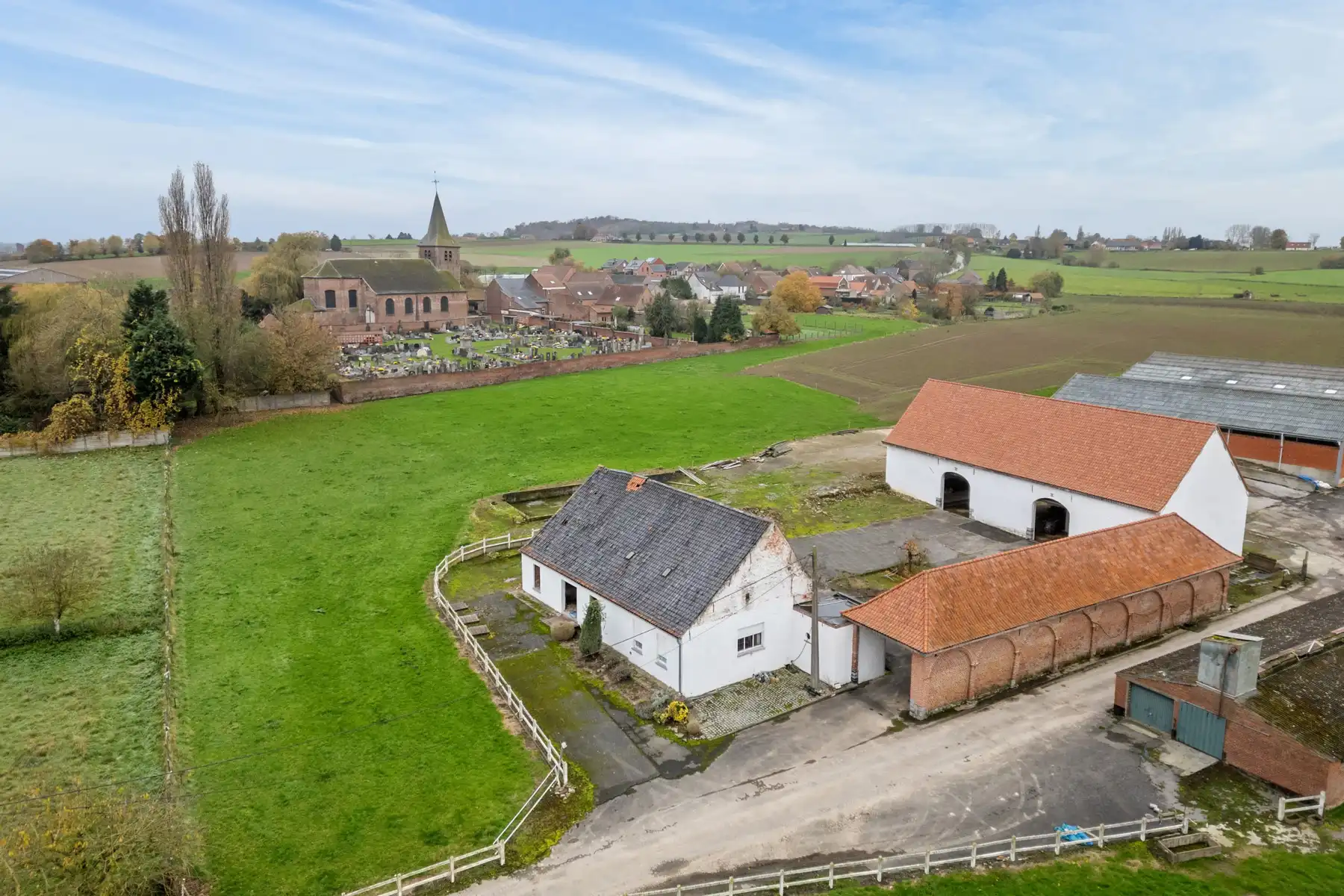 Unieke vierkantshoeve met eindeloze mogelijkheden foto 9