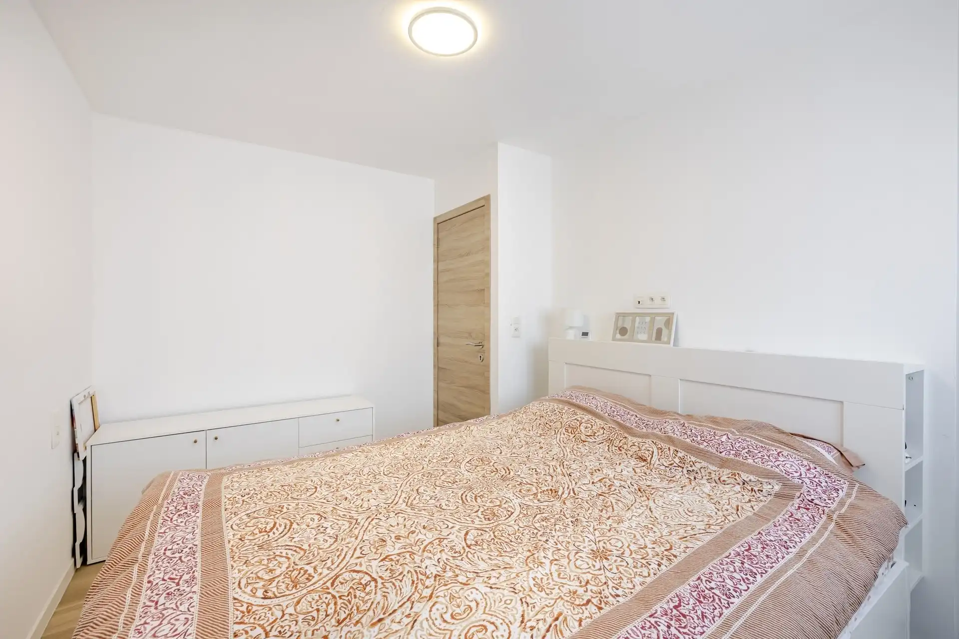 Prachtig gerenoveerde woning met 2 slks en buitenruimte foto 14