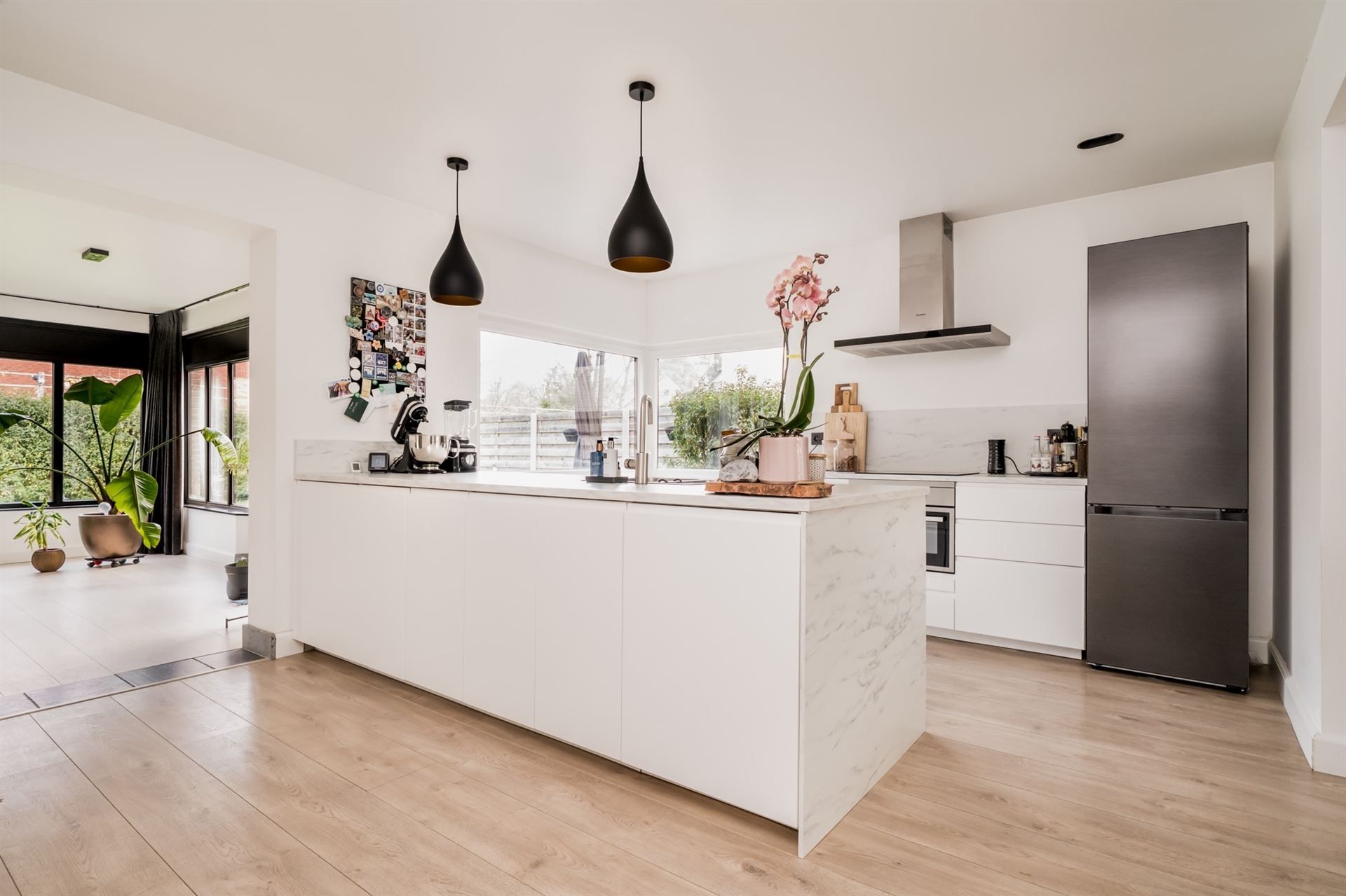 Gezellige woning met open keuken en tuin top ligging!  foto 5