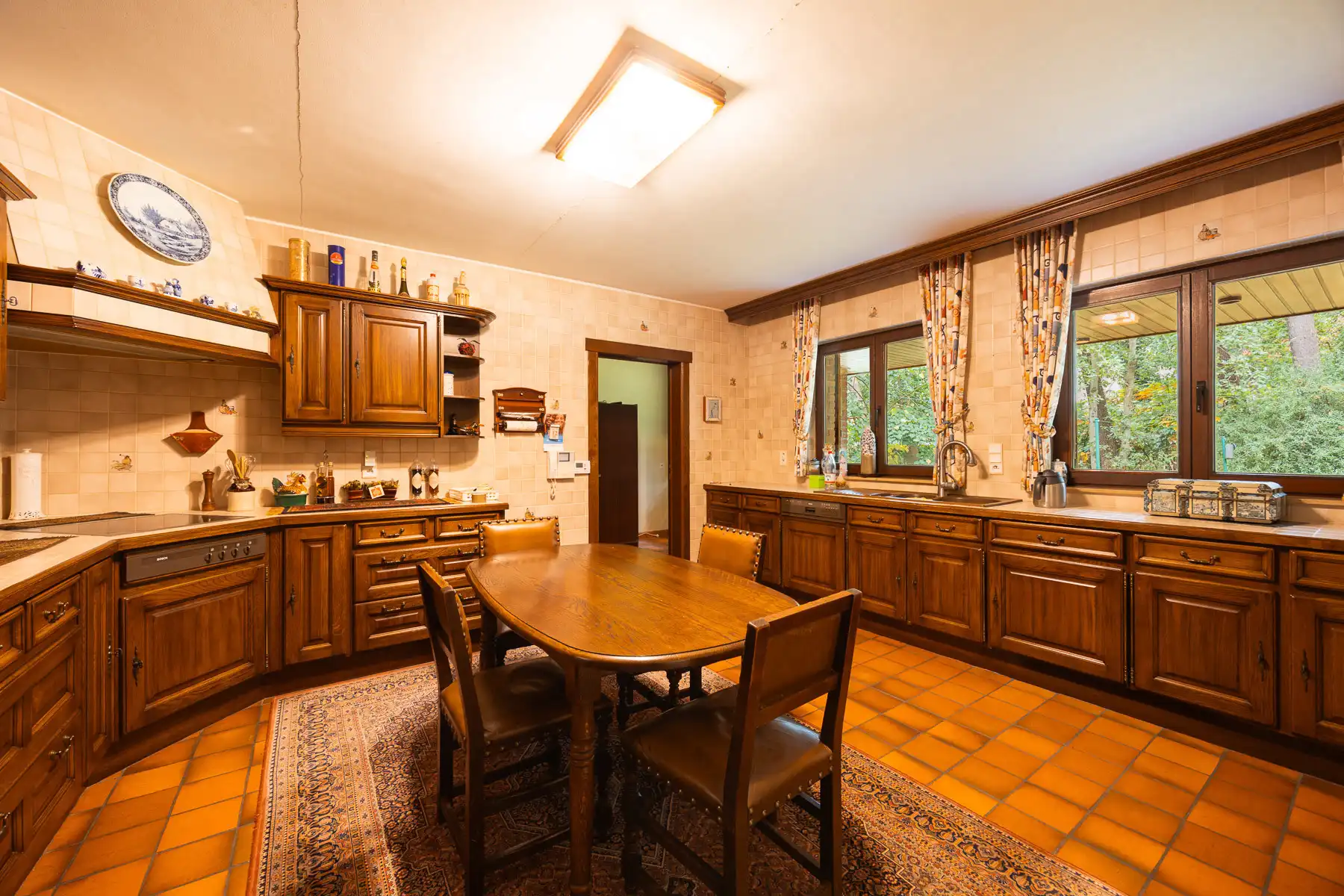 Zéér ruime villa op 3.014m² omgeven door groen foto 16