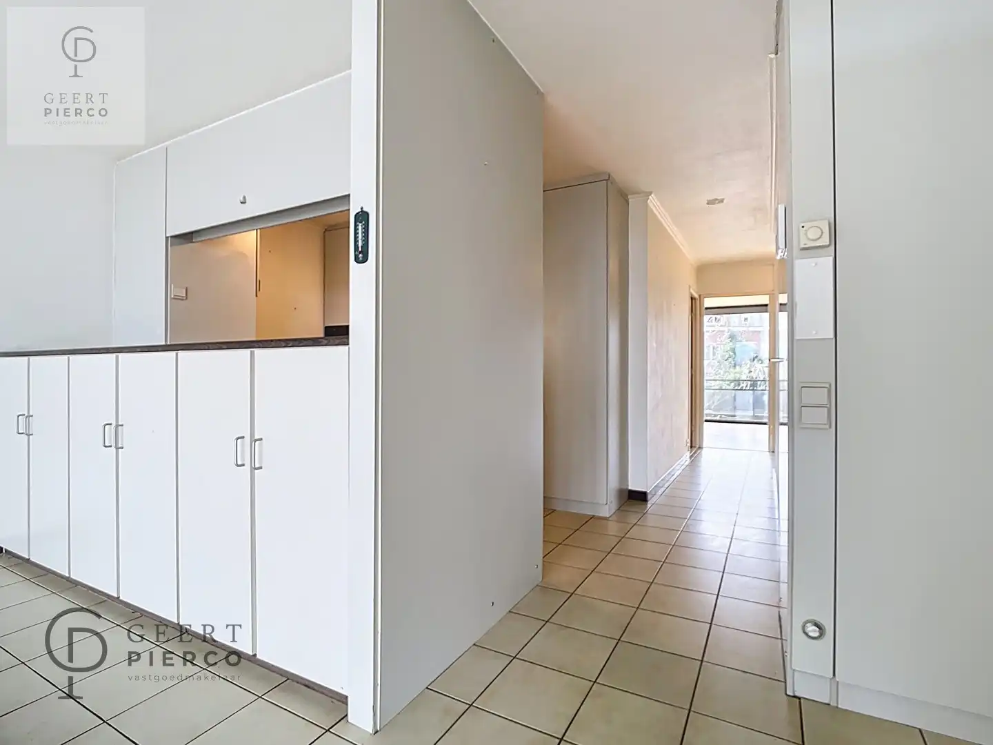 Zeer ruim appartement op de tweede verdieping met ondergrondse parkeerruimte foto 7