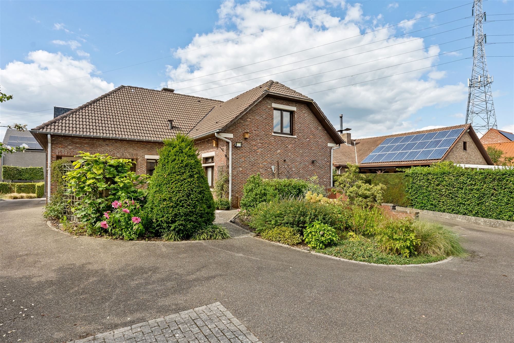 RUIME WONING (CA 250M2) VOLLEDIG ONDERKELDERD MET WERKHUIS VAN 130M2 foto 26