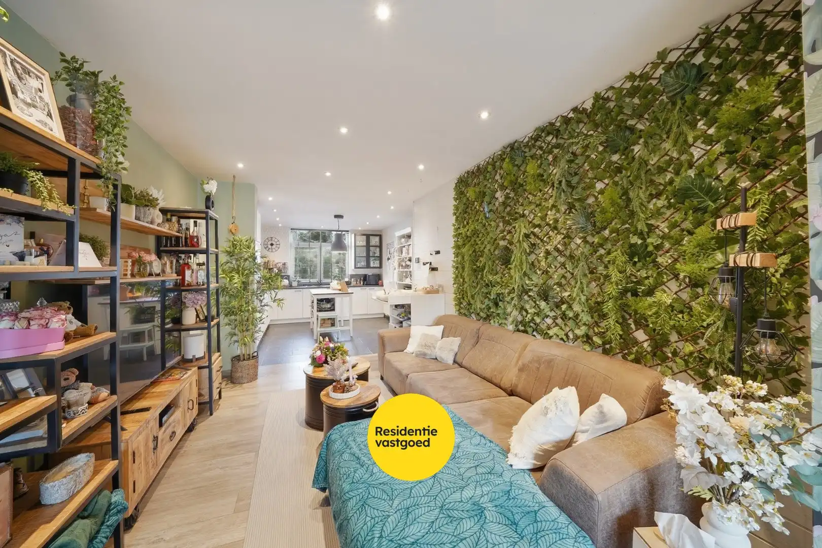 Instapklare gezinswoning met 4 slaapkamers en zonnige tuin in Bredene foto 2