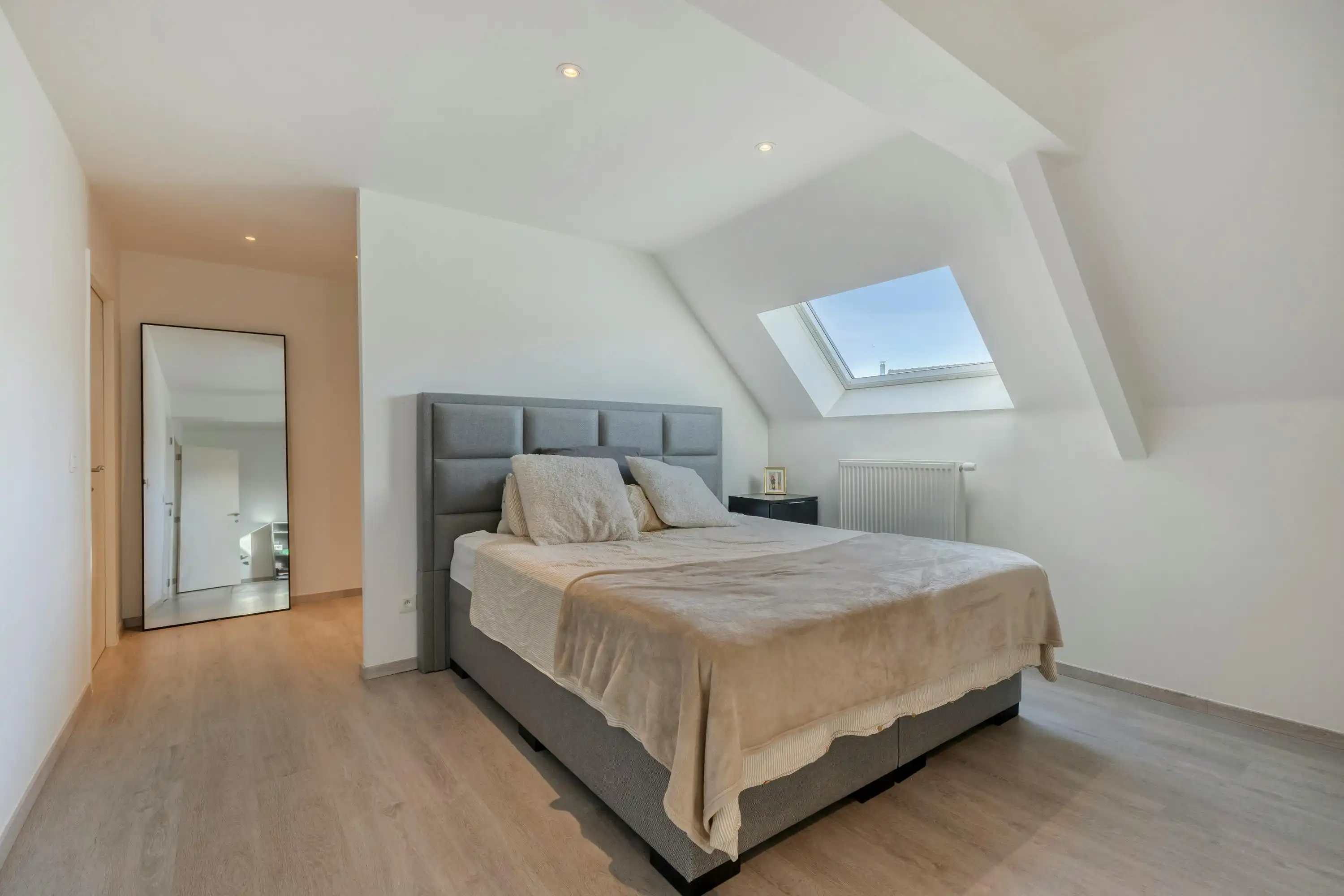 Volledig gerenoveerde woning met garage te koop in Wevelgem!  foto 22