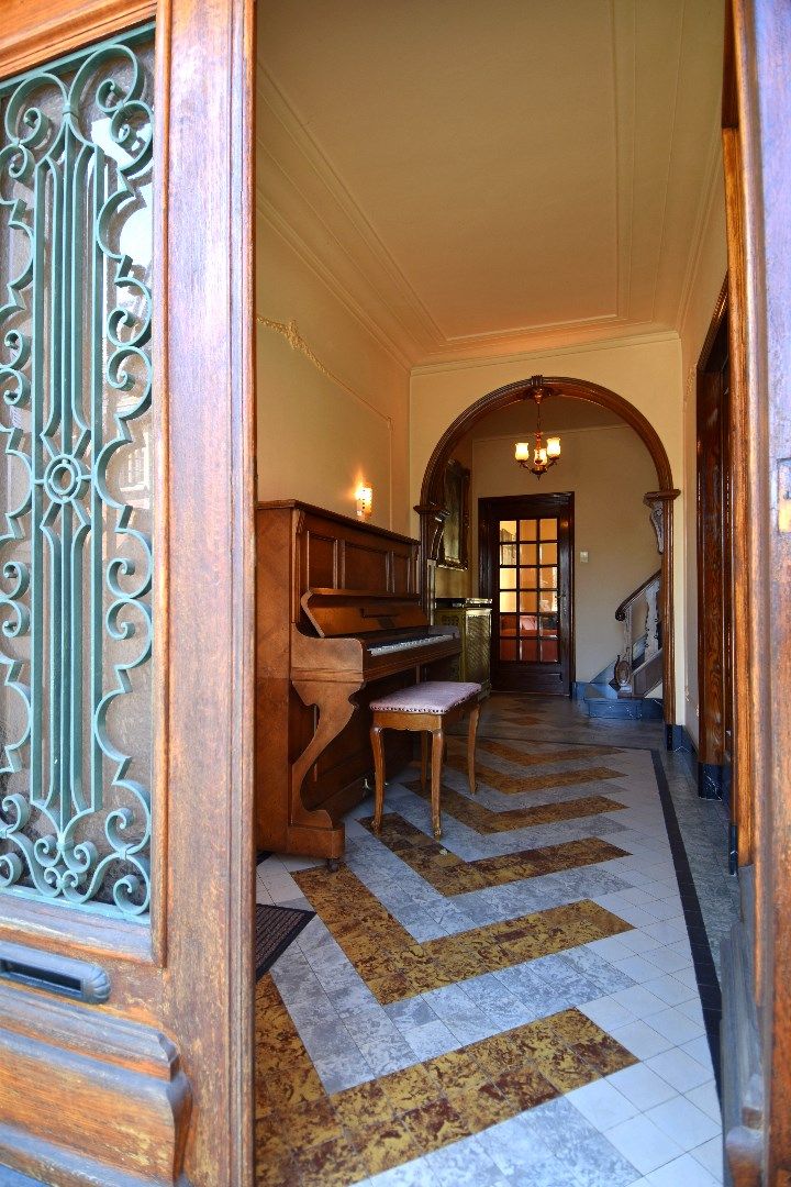 Charmante eigendom met 3 slaapkamers, 80 m² zolder, inpandige garage en zonneterras te koop in Gullegem-centrum foto 3