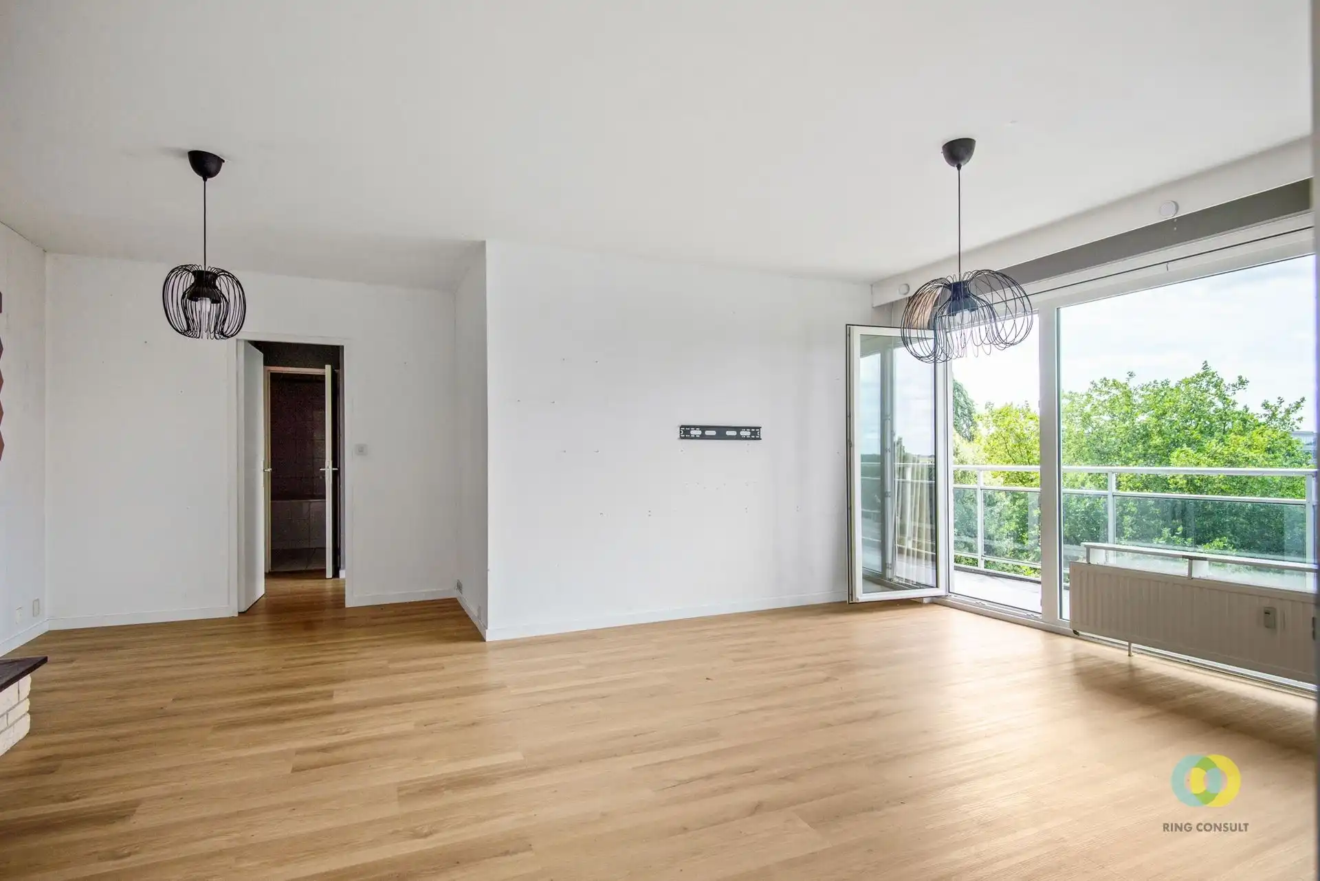 Lichtrijk appartement met terras, garage en EPC B foto 2