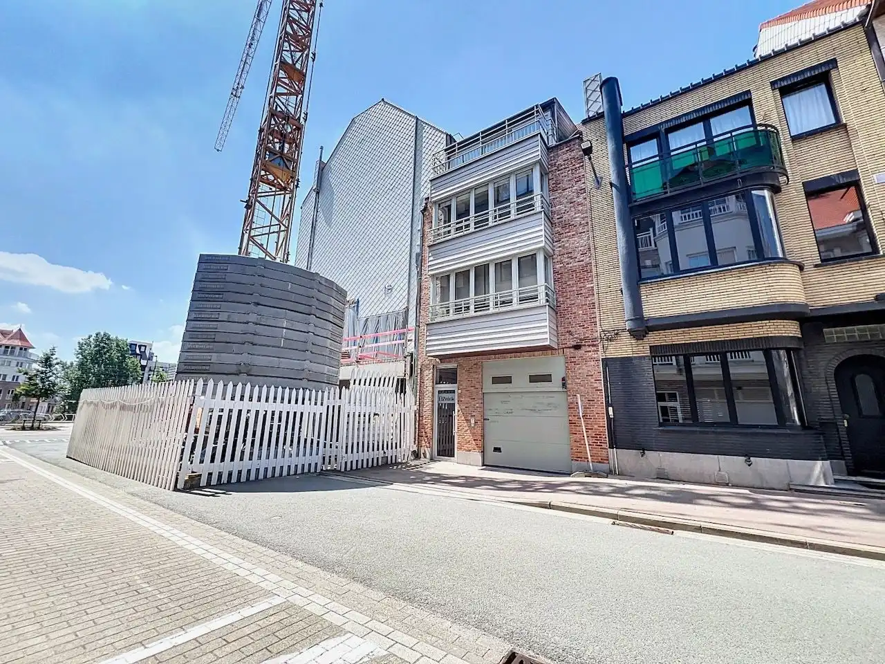 Buitengewoon ruime twee dubbele garagebox geschikt voor vier wagens foto 3