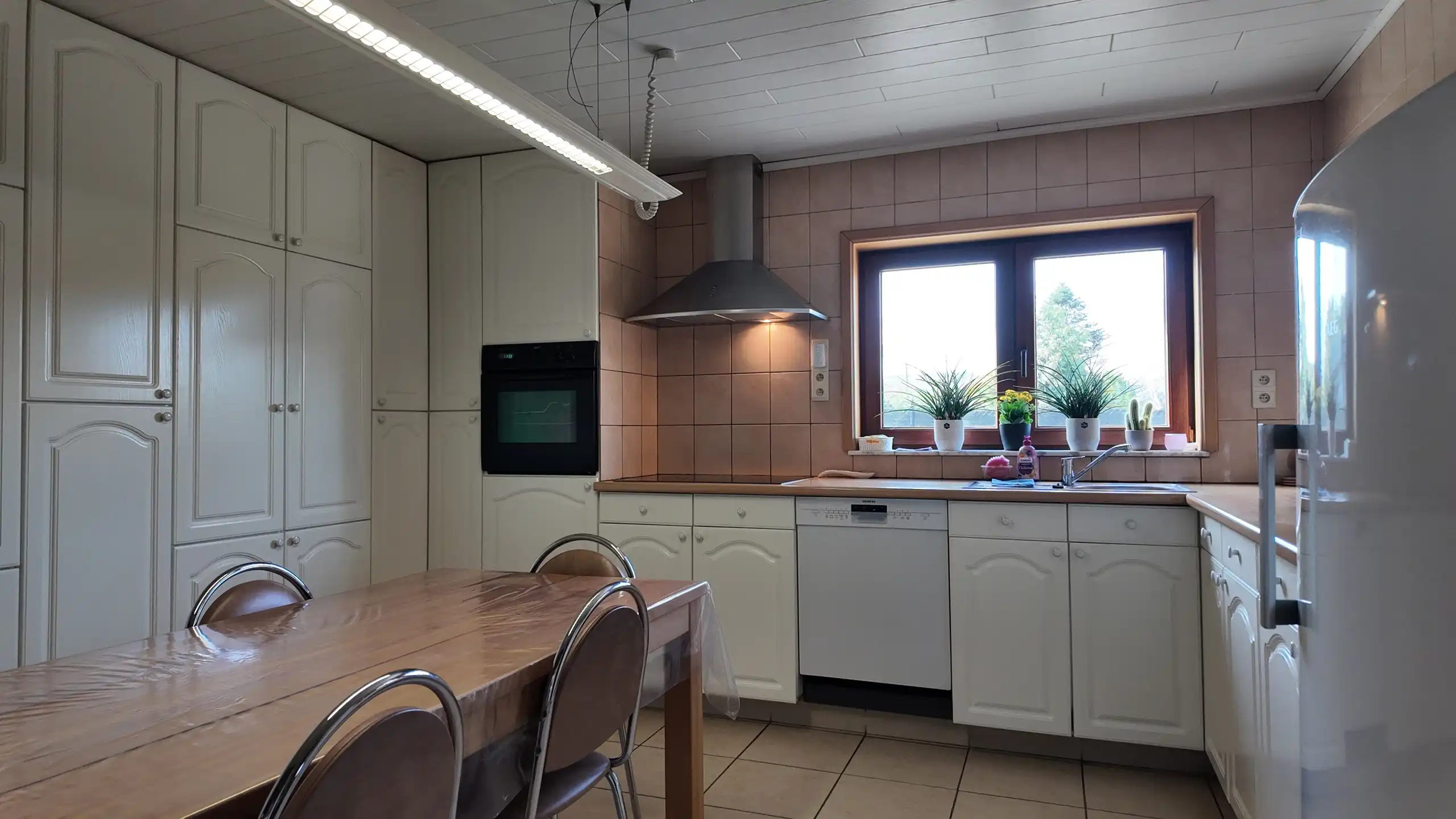TE KOOP: RUIME WONING MET ACHTERLIGGENDE LOODS IN ZUTENDAAL foto 7