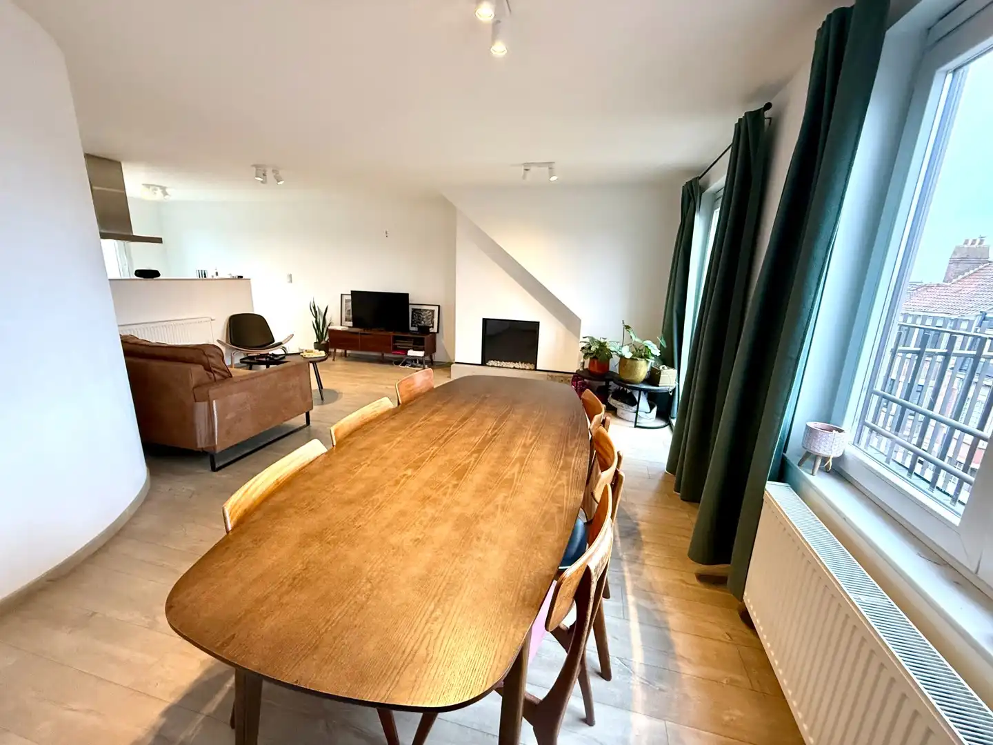 Superleuk bemeubeld dakappartement met penthousegevoel, pal in het centrum van Deinze. foto 9