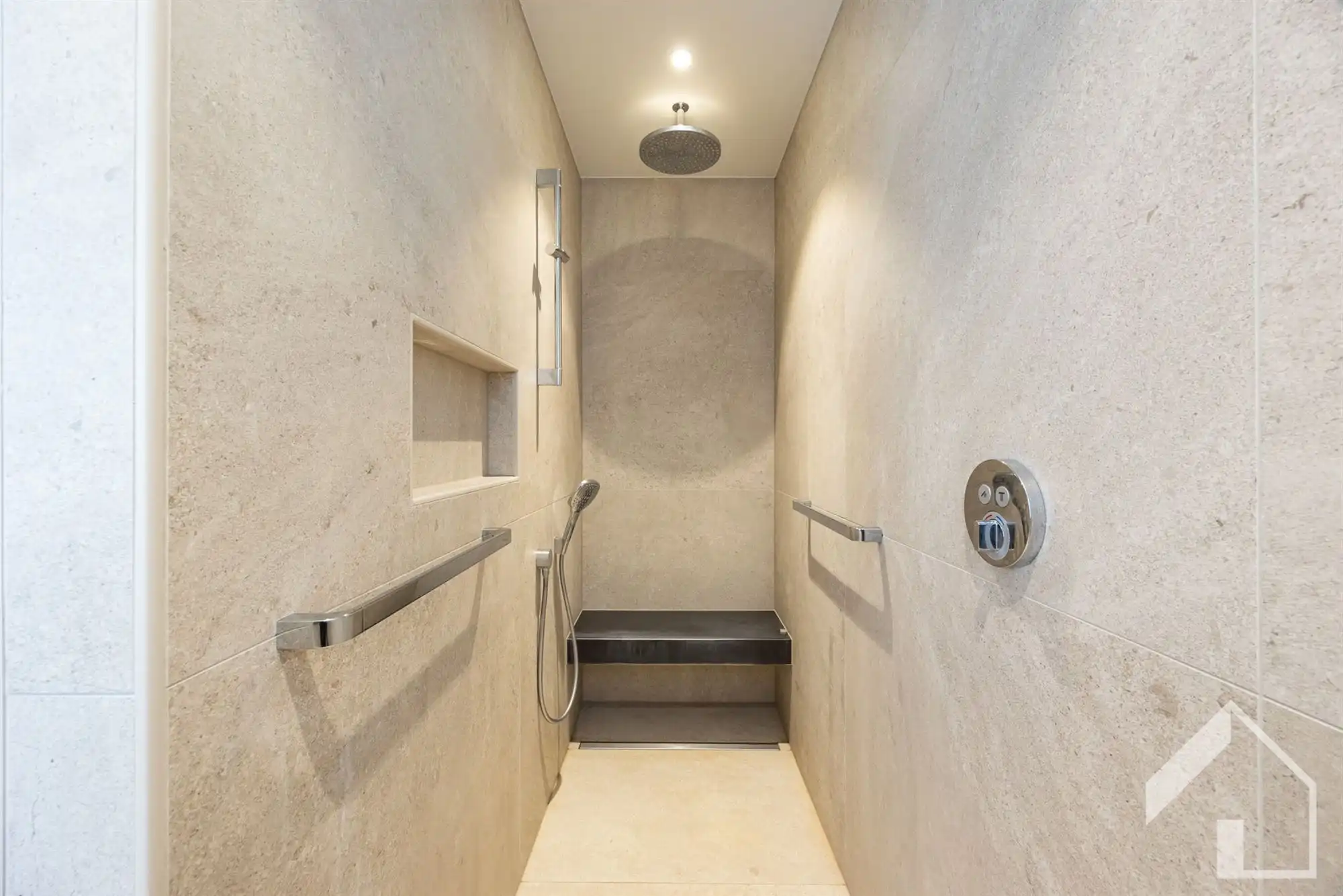 Privéwoning met bedrijfspand foto 21