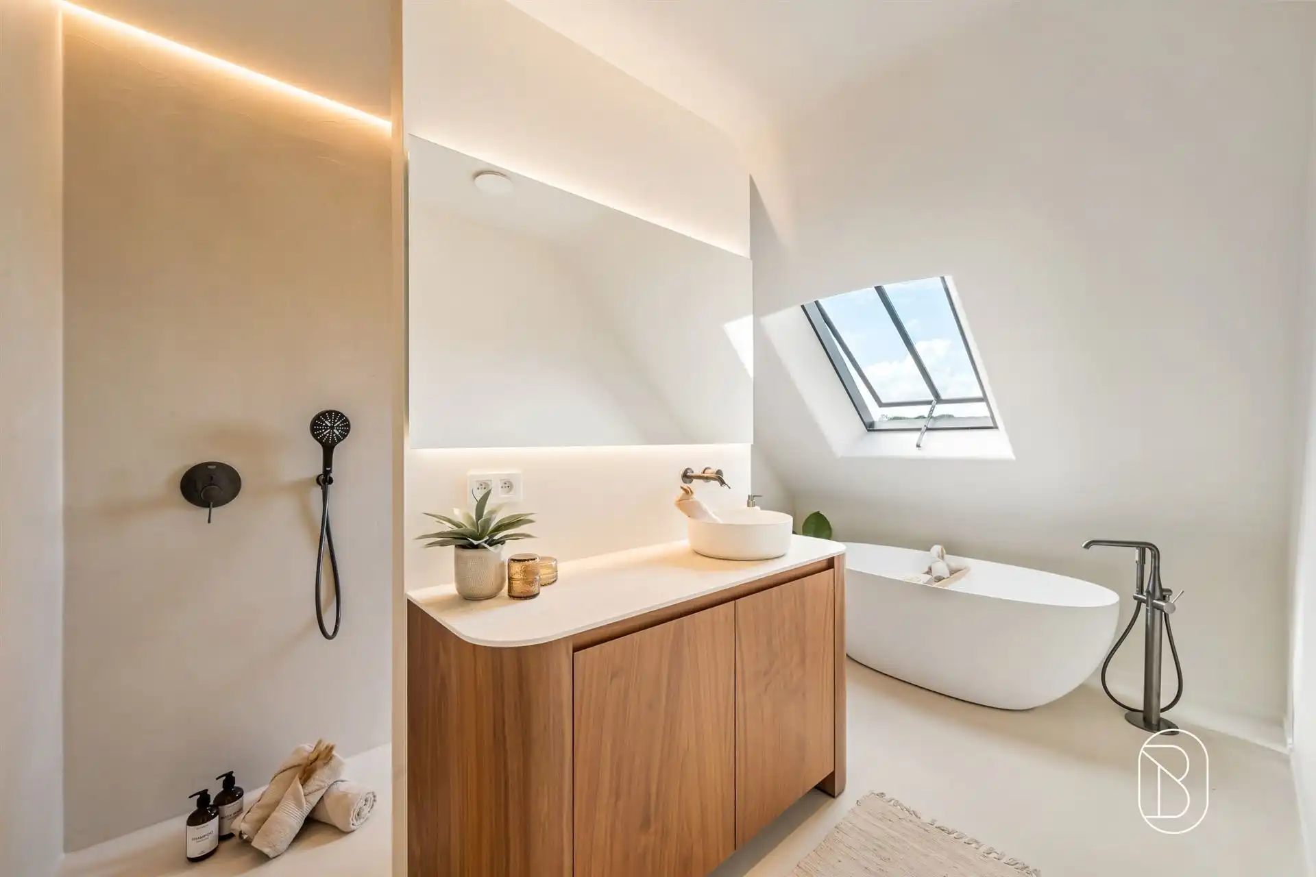 Prachtig gelegen klassewoning met paardenstallen.  foto 28