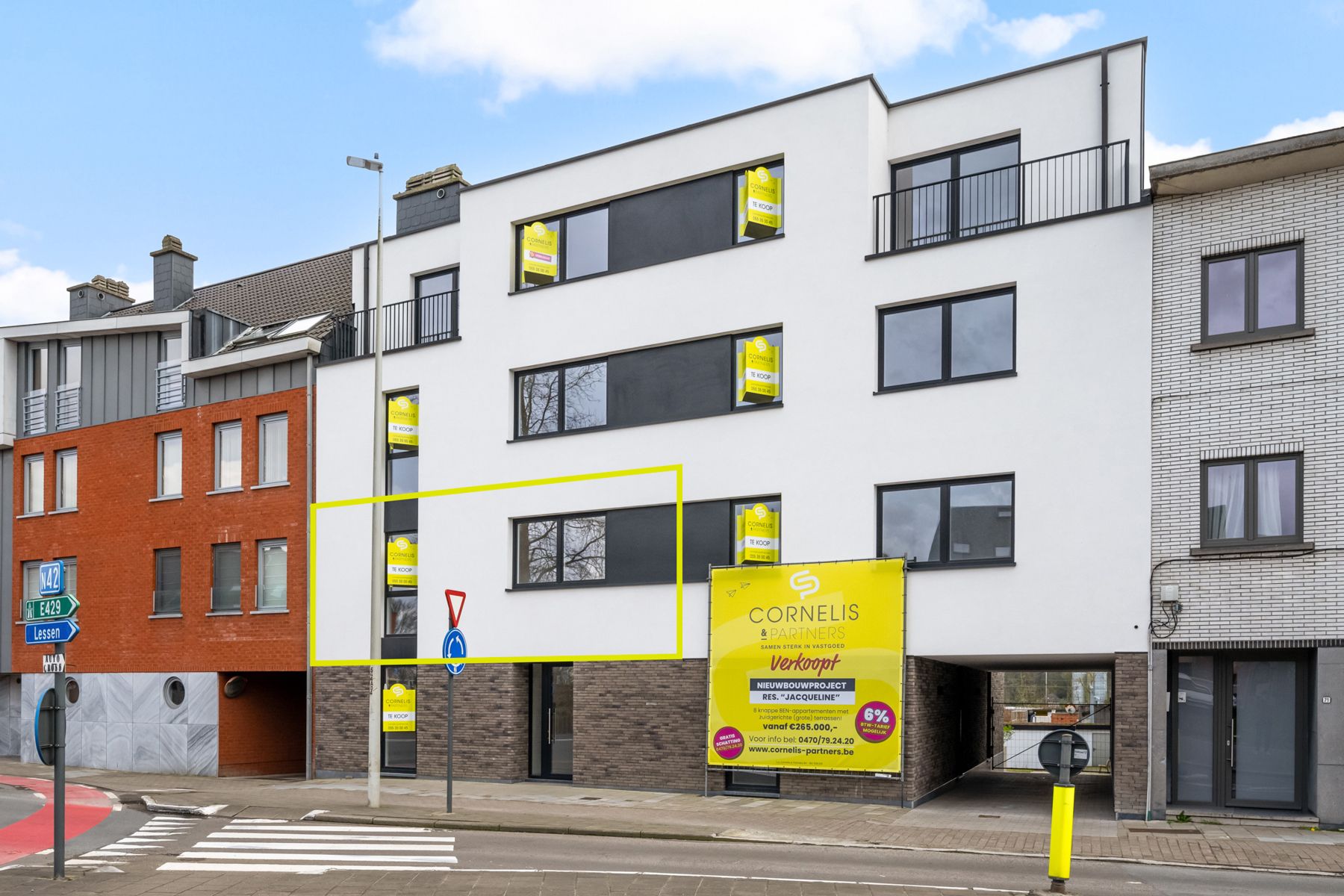 Nieuwbouw appartement op de eerste verdieping foto {{pictureIndex}}