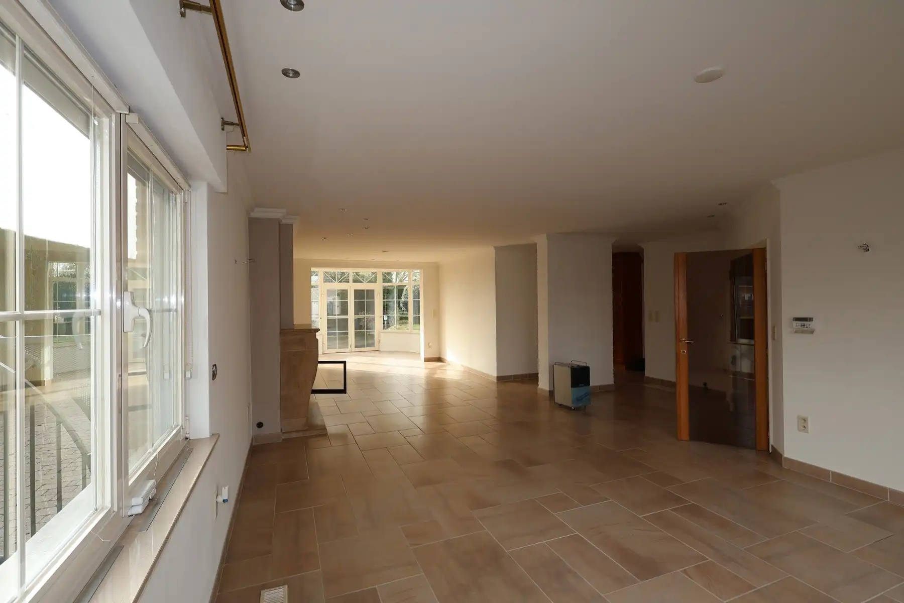 Een ruime gezinswoning met 3 slaapkamers op een perceel van 784m². foto 4