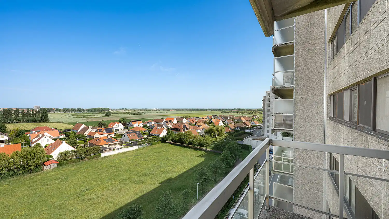 Zongericht ruim 2-slaapkamer appartement met prachtige zichten foto 16