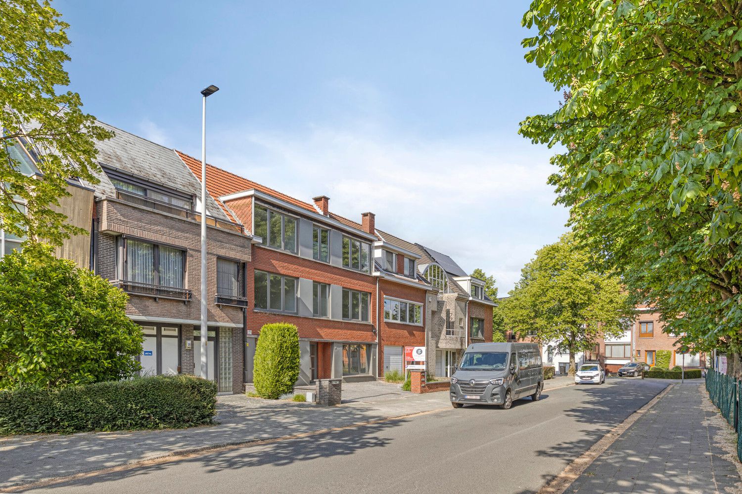 Unieke woning aan het Mertensplein met grote garage, 2 terrassen en tuin! foto 3