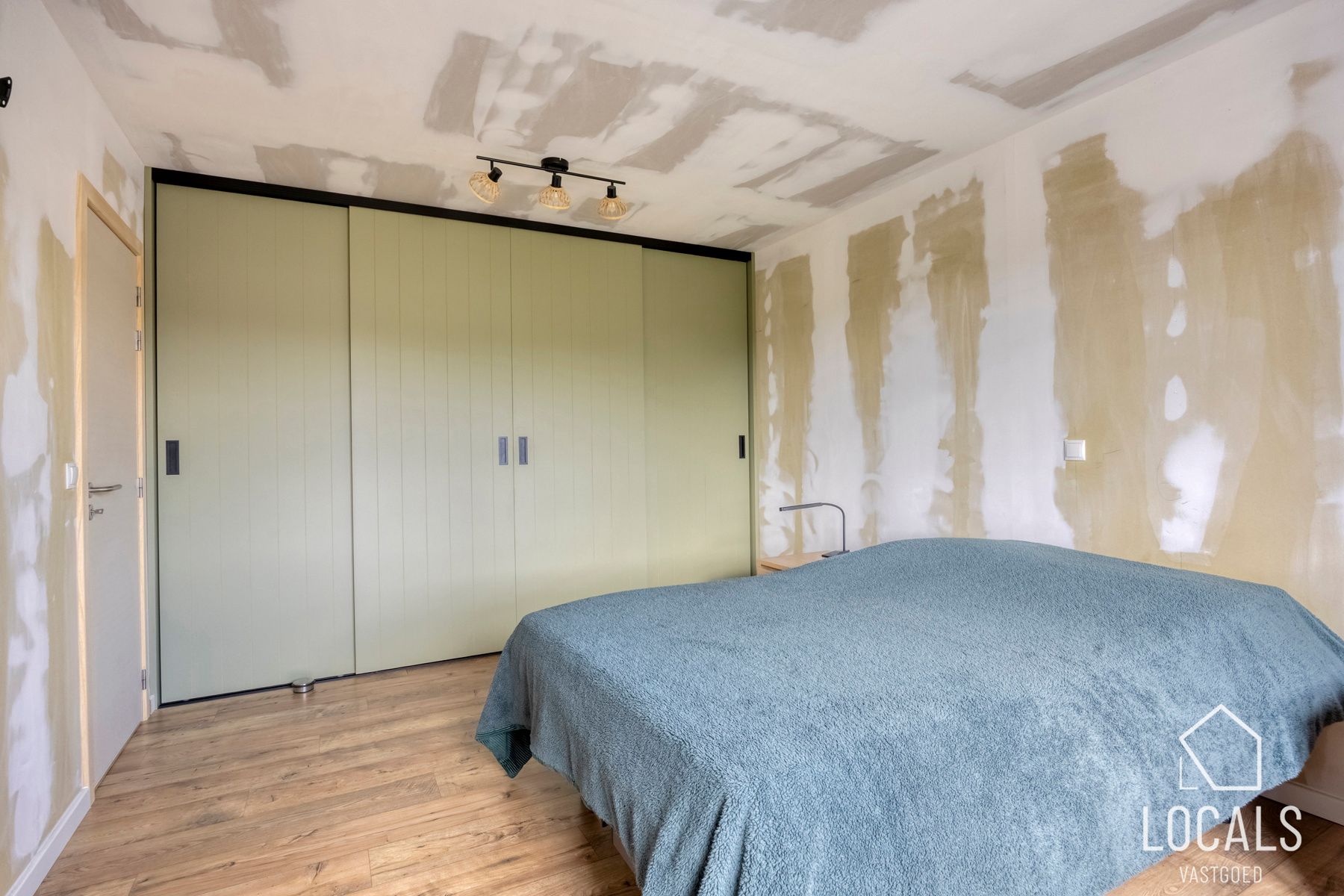 Recente woning (2018) met prachtige tuin en ruime garage foto 16