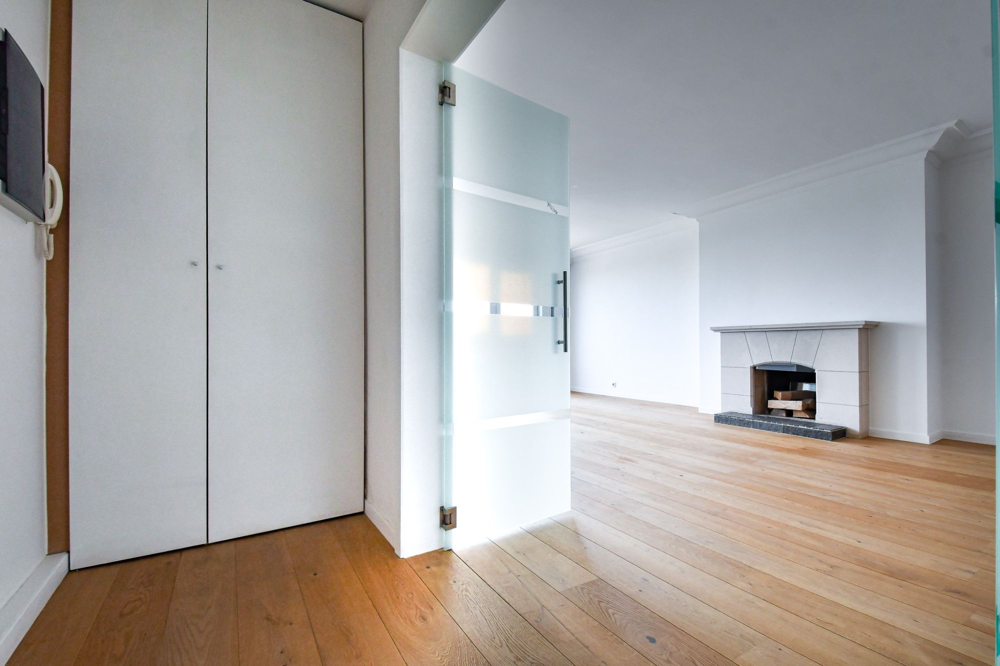RUIM WOONAPPARTEMENT met PANORAMISCH ZICHT, 2 SLPKS en 2 TERRASSEN foto 8