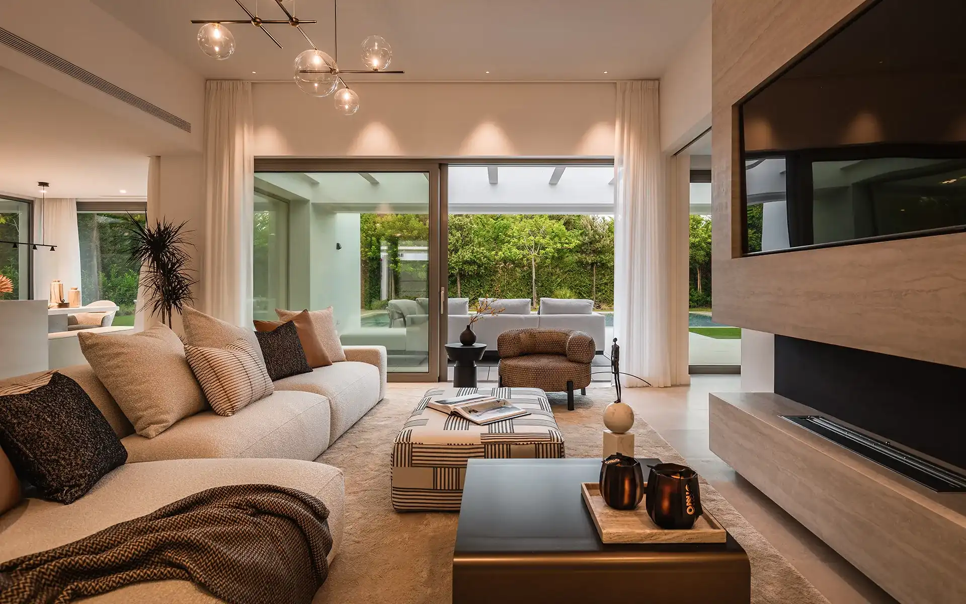 Moderne designvilla in El Paraíso op de New Golden Mile van Marbella foto 6