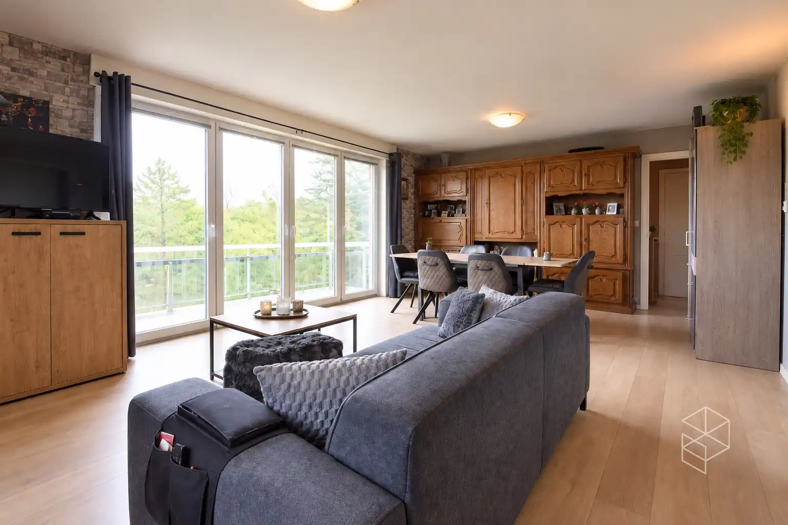 Lichtrijk hoekappartement met 2 slaapkamers en terras op topligging in Assebroek foto 4