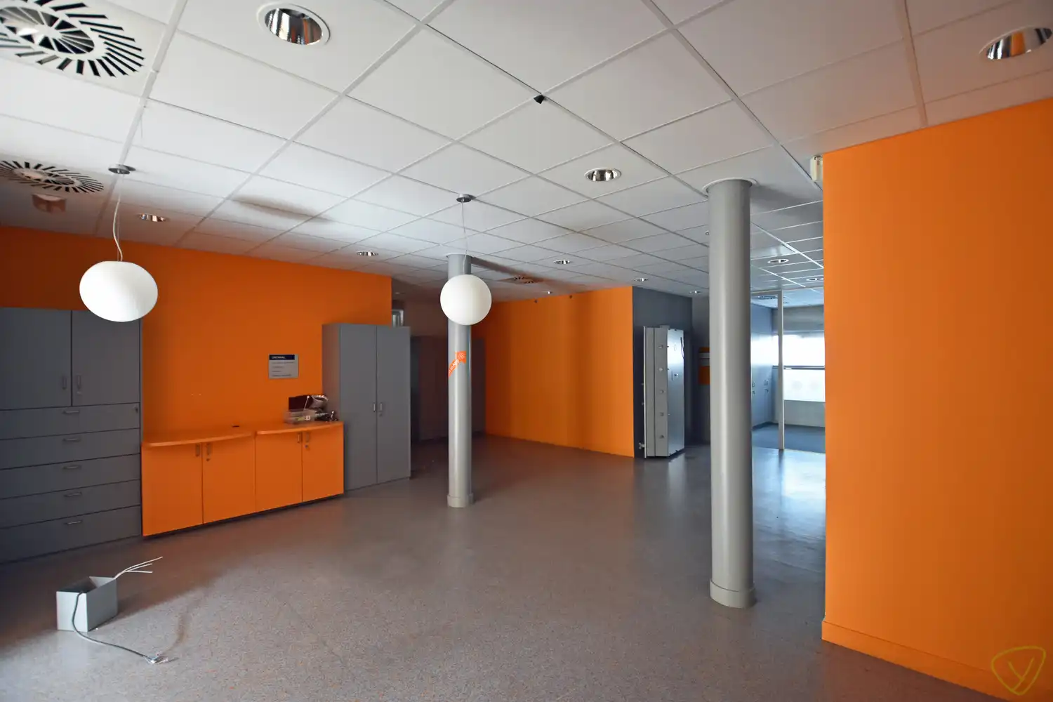 Ruim handelspand te huur in het centrum van Waarschoot! foto 4