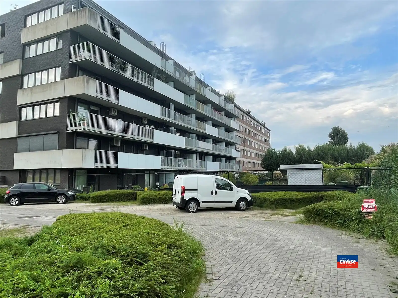 Autostaanplaats foto {{pictureIndex}}